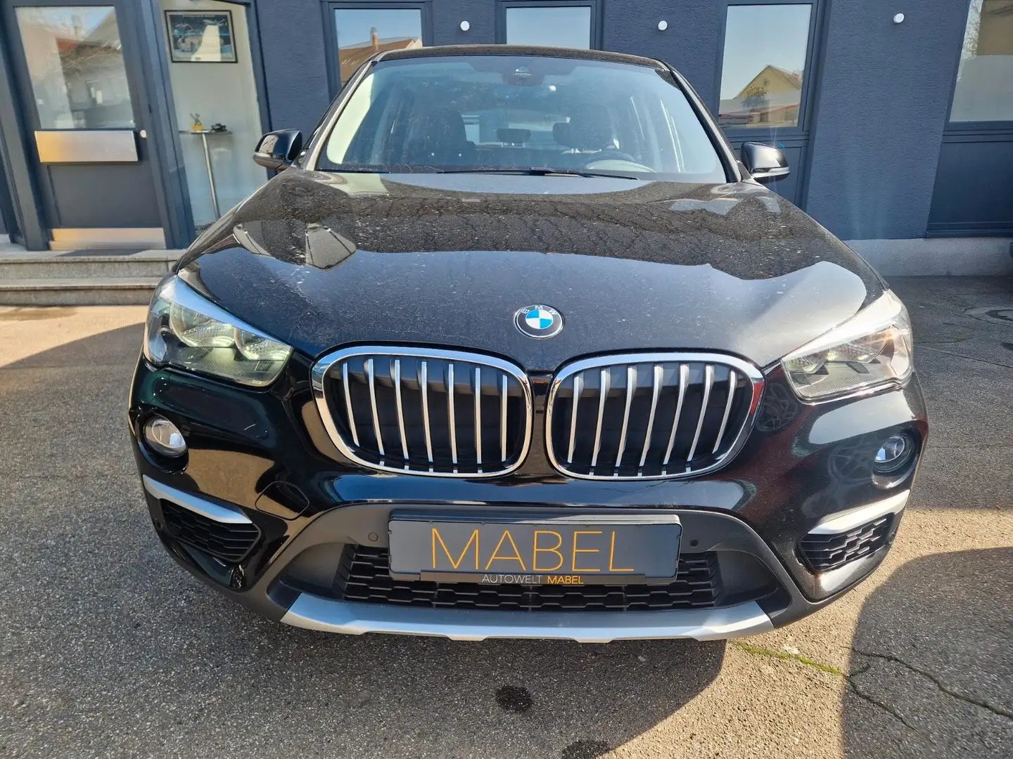 BMW X1 sDrive 18 i xLine +STEPTRONIC+PANO+TLEDER+ Schwarz - 2