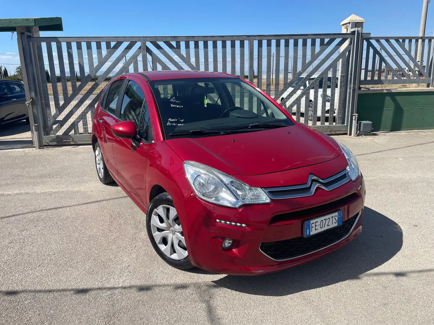 Citroen C3 C3 1.2 puretech Exclusive 82cv E6 Rouge - 1