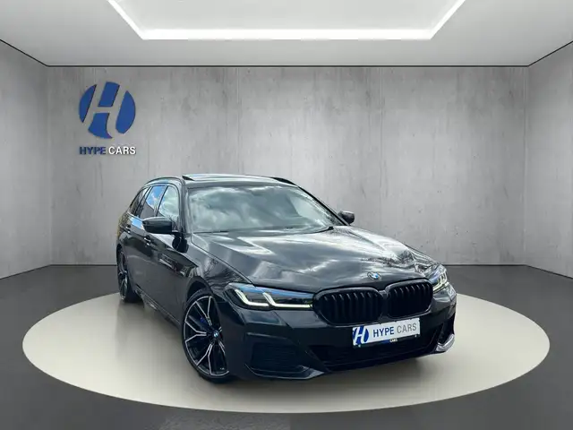 BMW 5 Series view 3