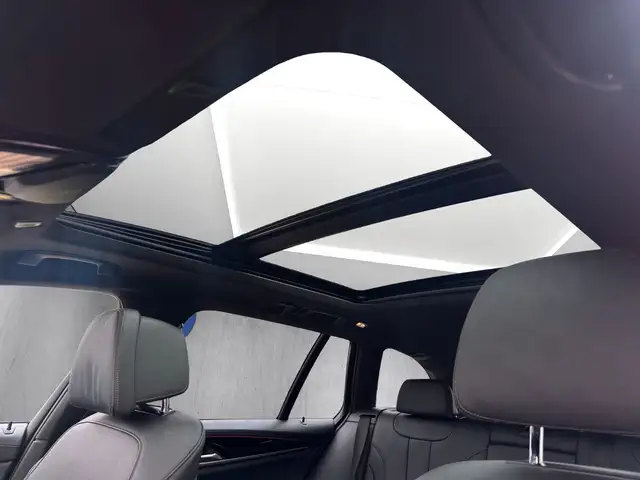 BMW 5 Series view 11