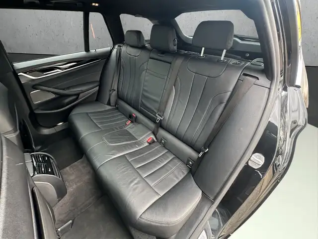BMW 5 Series view 13
