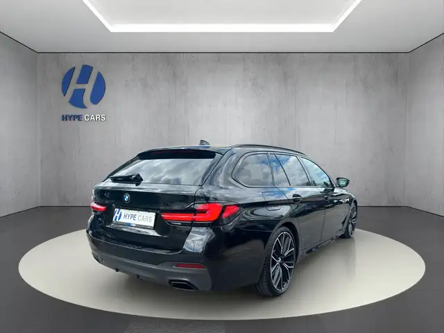 BMW 5 Series view 4