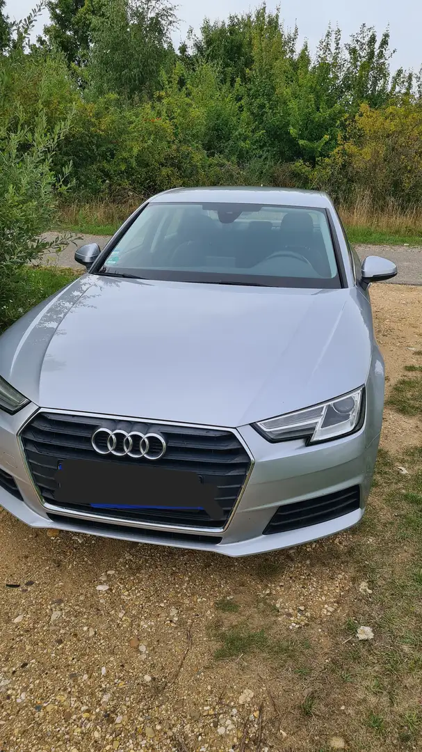 Audi A4 basis Grau - 1