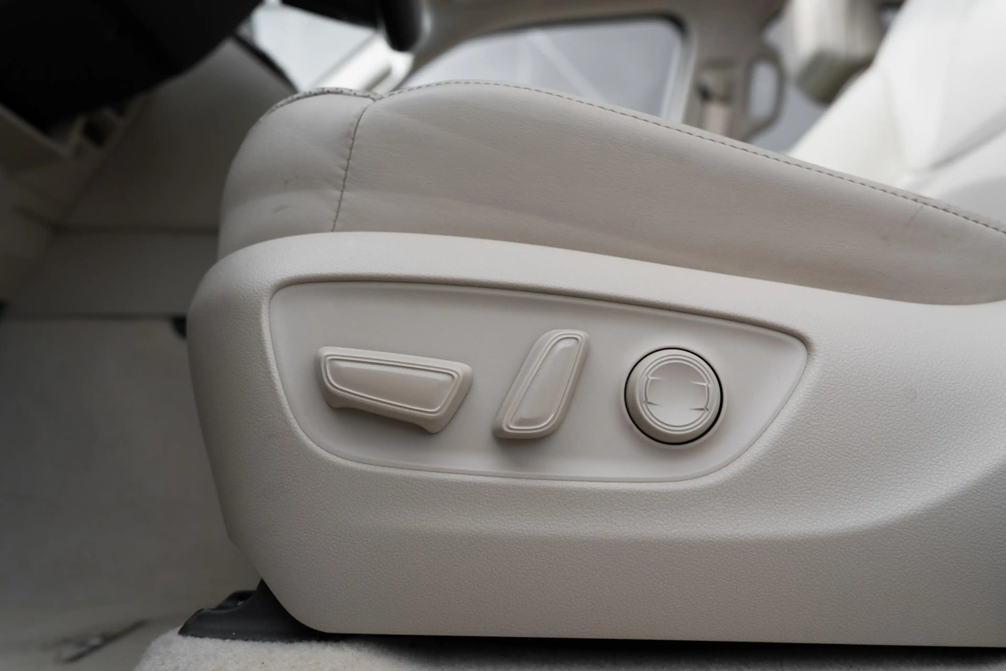 Toyota Land Cruiser 70th. Anniversary 300 3.5 V6 TwinTurbo 409 PK — photo 12