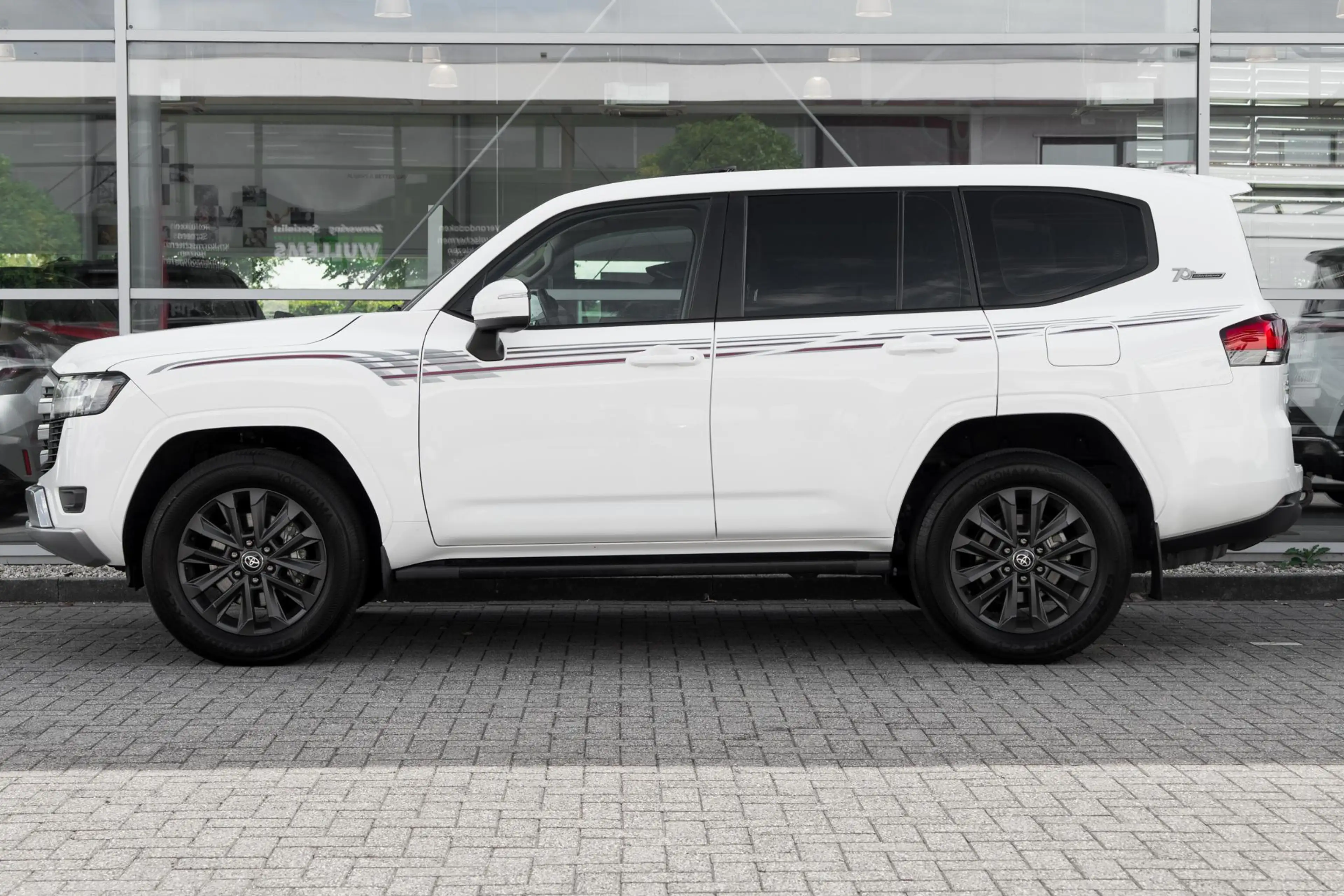 Toyota Land Cruiser 70th. Anniversary 300 3.5 V6 TwinTurbo 409 PK — photo 8