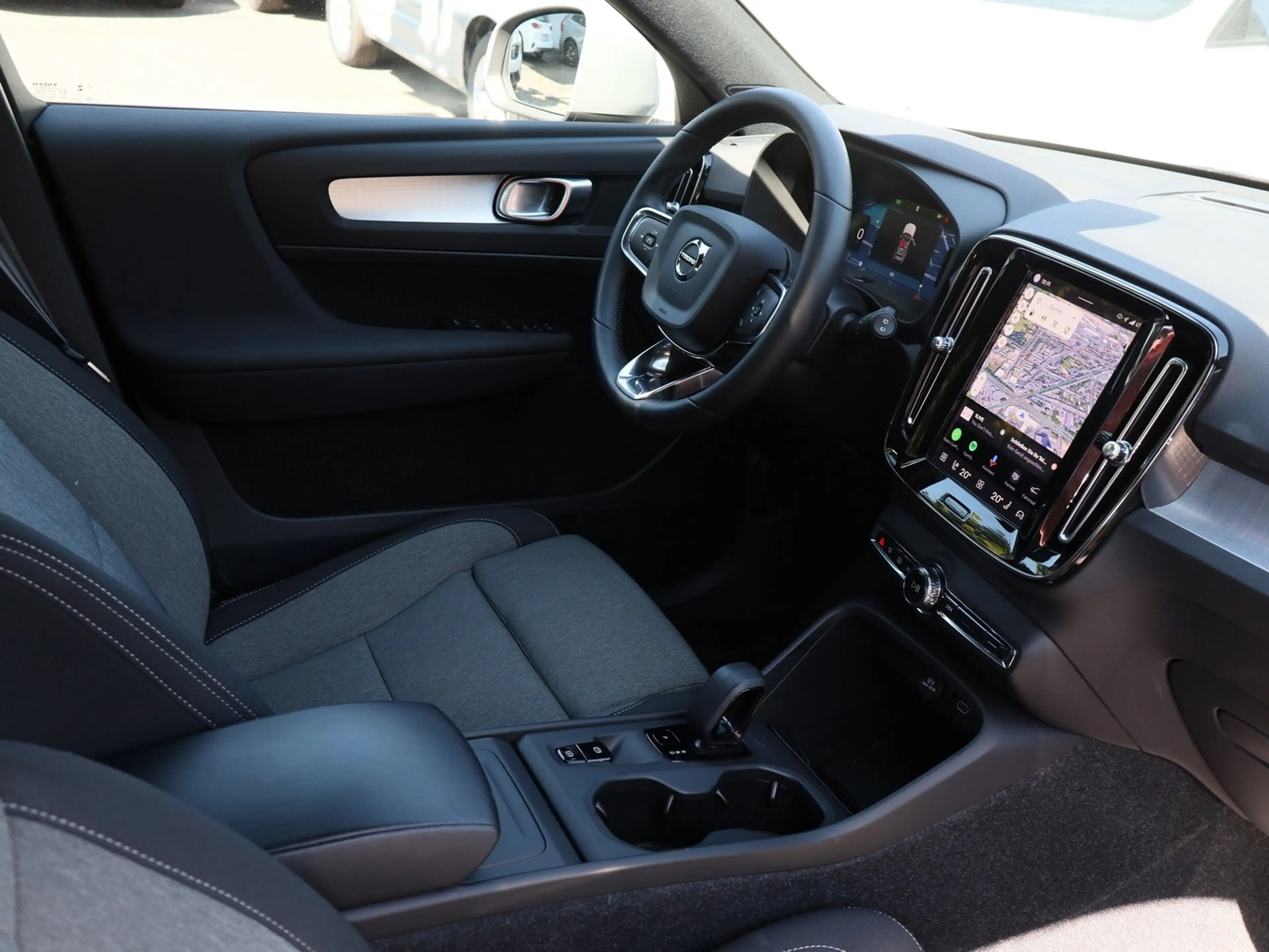 Volvo XC40 B3 Core #PDC/RFK/Google/LED/Klima/Navi — photo 3
