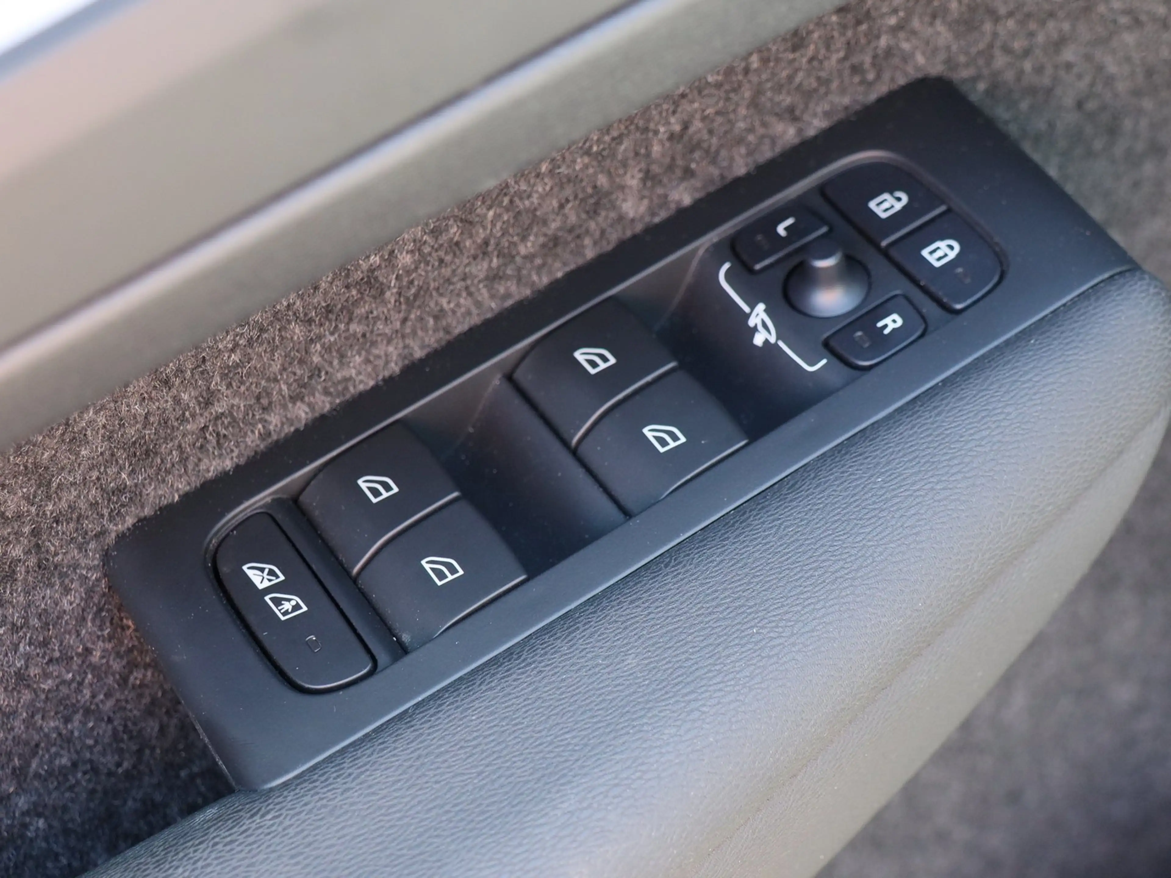 Volvo XC40 B3 Core #PDC/RFK/Google/LED/Klima/Navi — photo 15