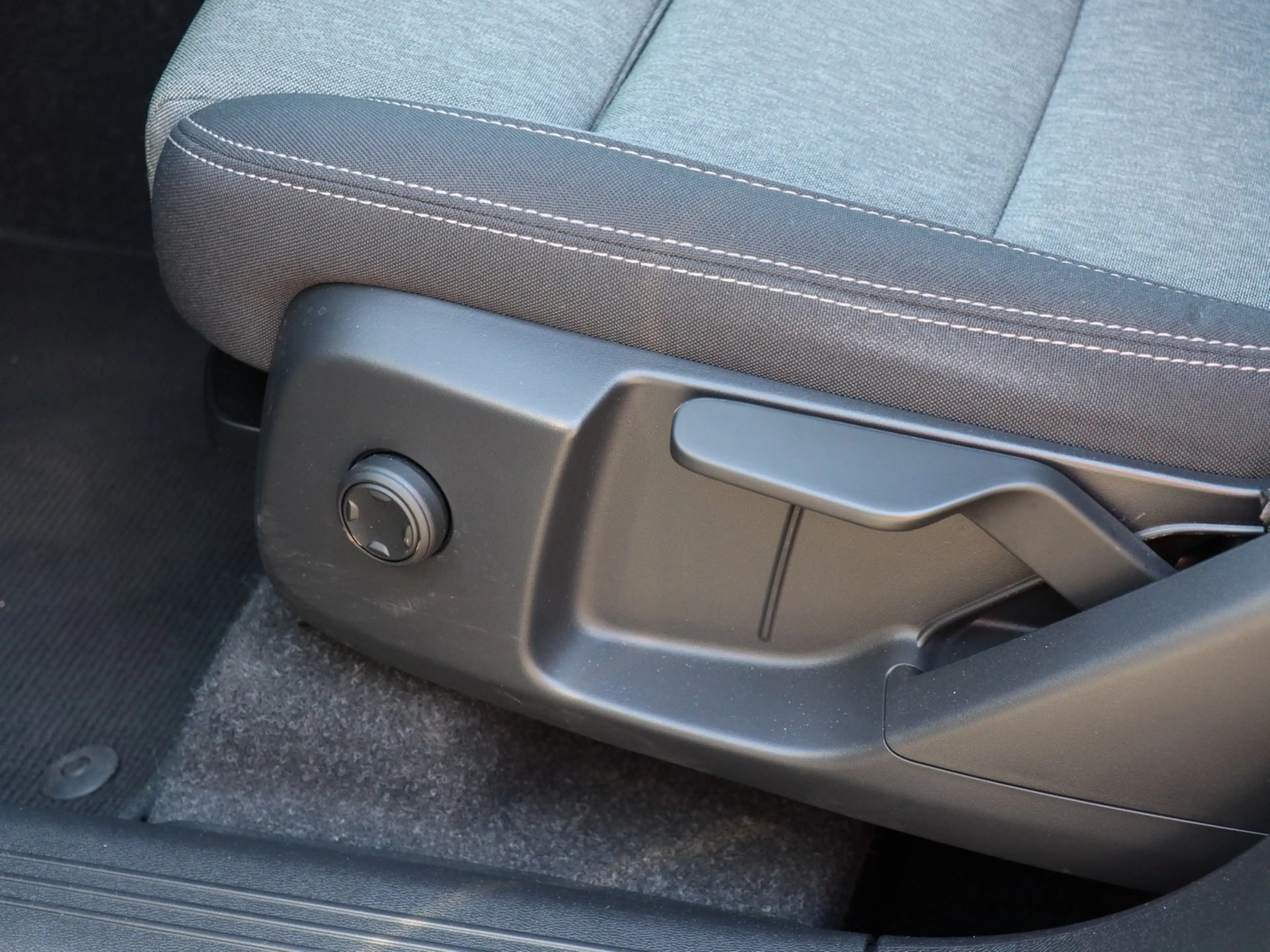 Volvo XC40 B3 Core #PDC/RFK/Google/LED/Klima/Navi — photo 13