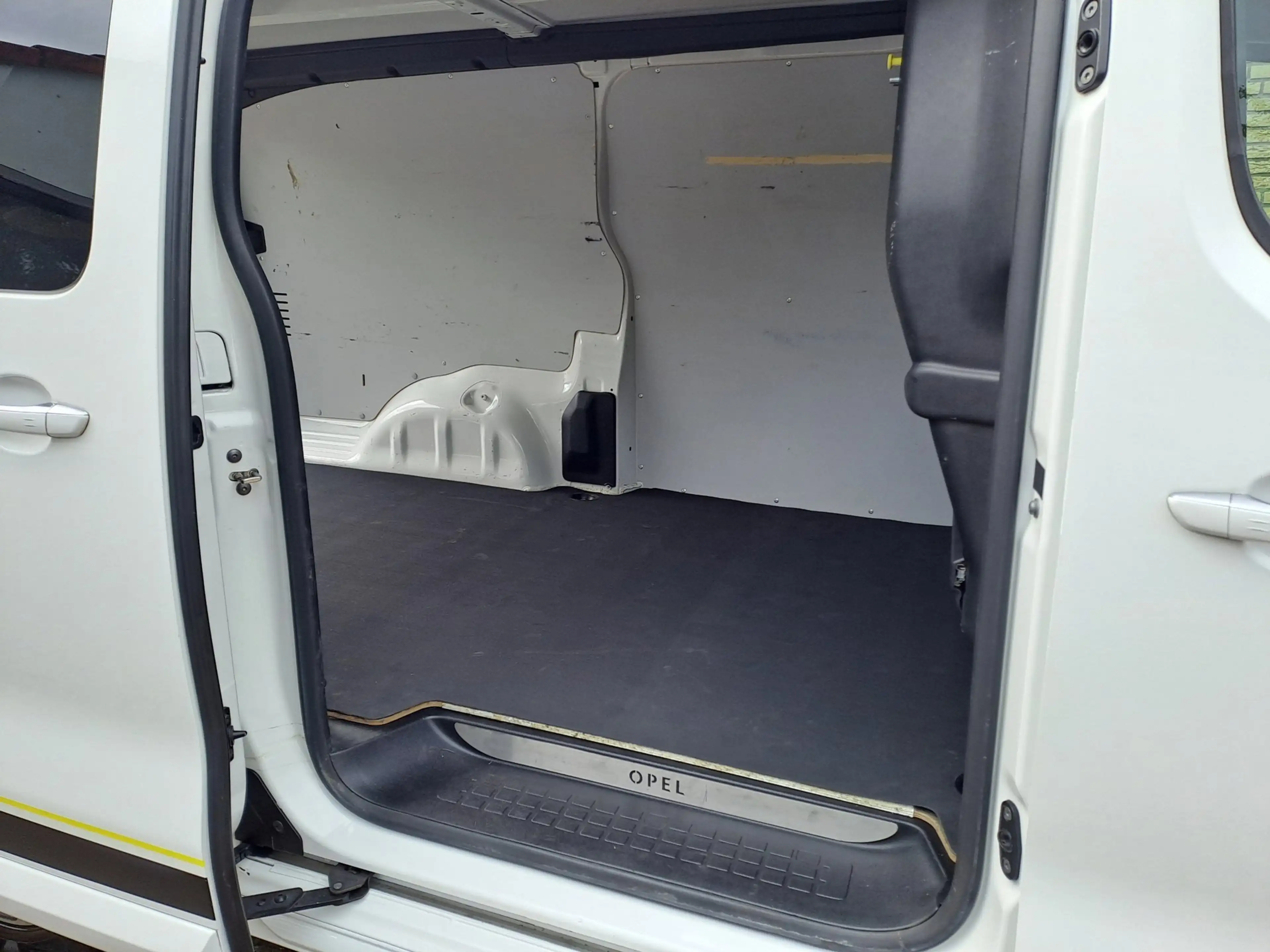 Opel Vivaro 2.0 CDTI L3H1 Irmscher Sport — photo 17
