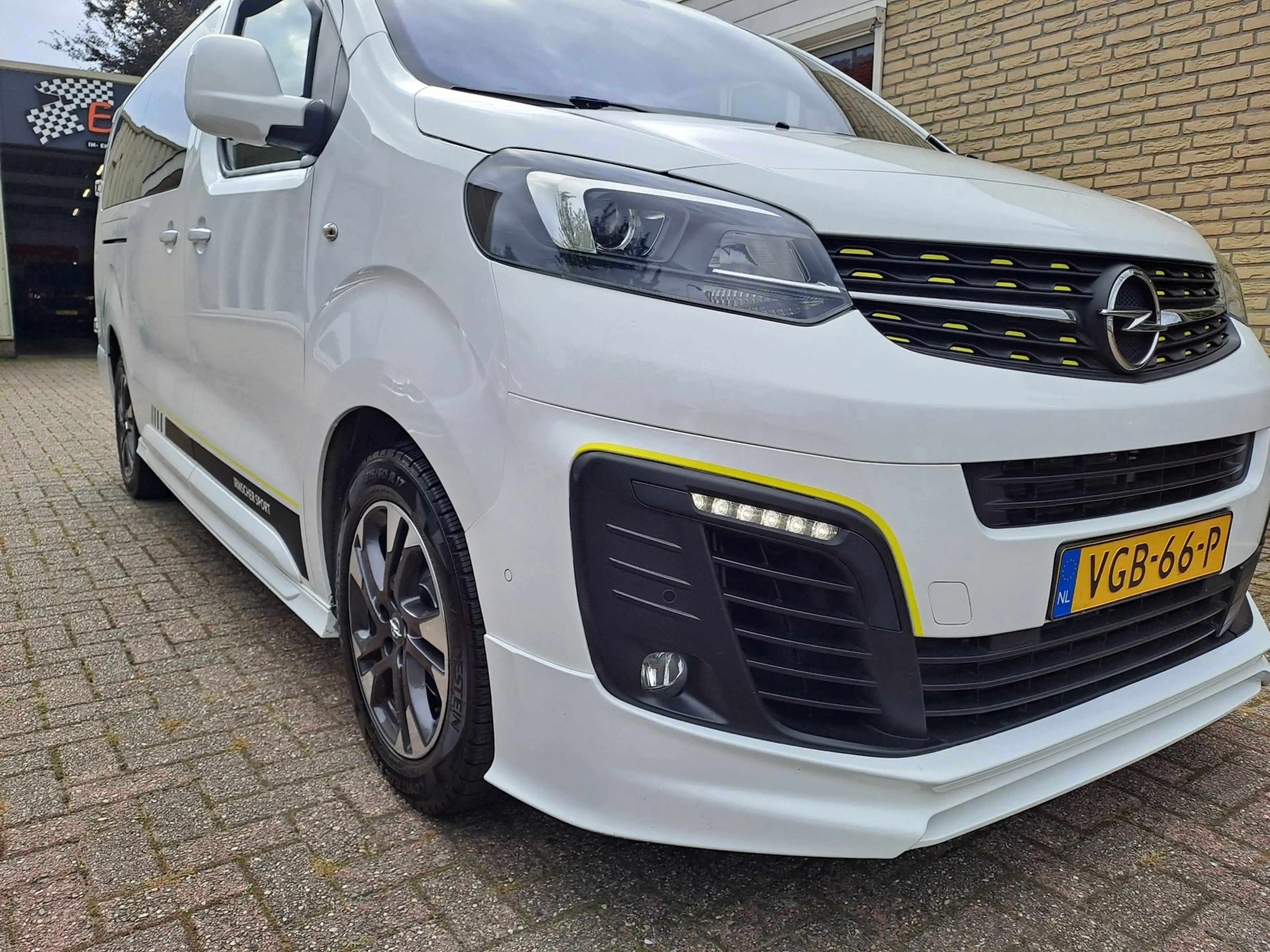 Opel Vivaro 2.0 CDTI L3H1 Irmscher Sport — photo 9