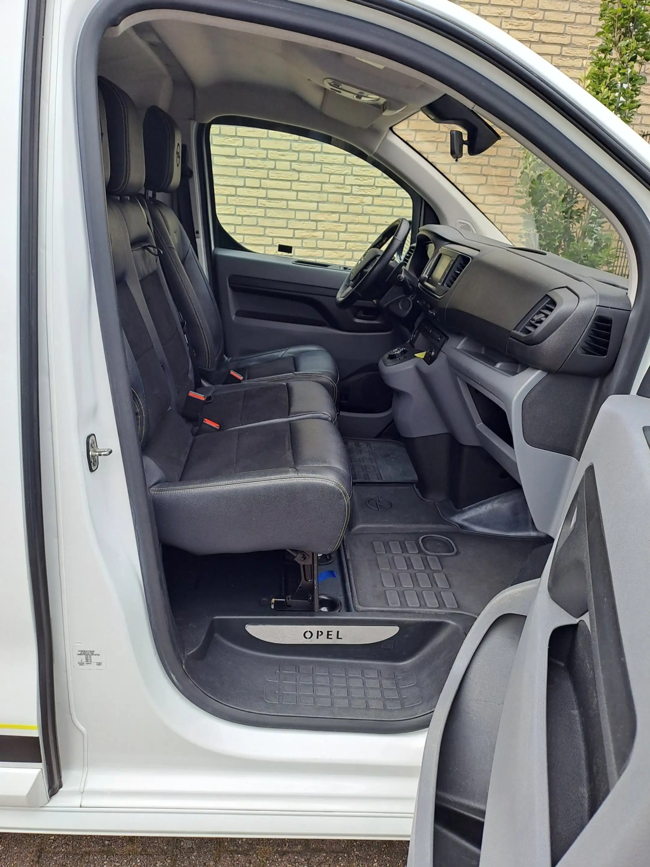 Opel Vivaro 2.0 CDTI L3H1 Irmscher Sport — photo 20