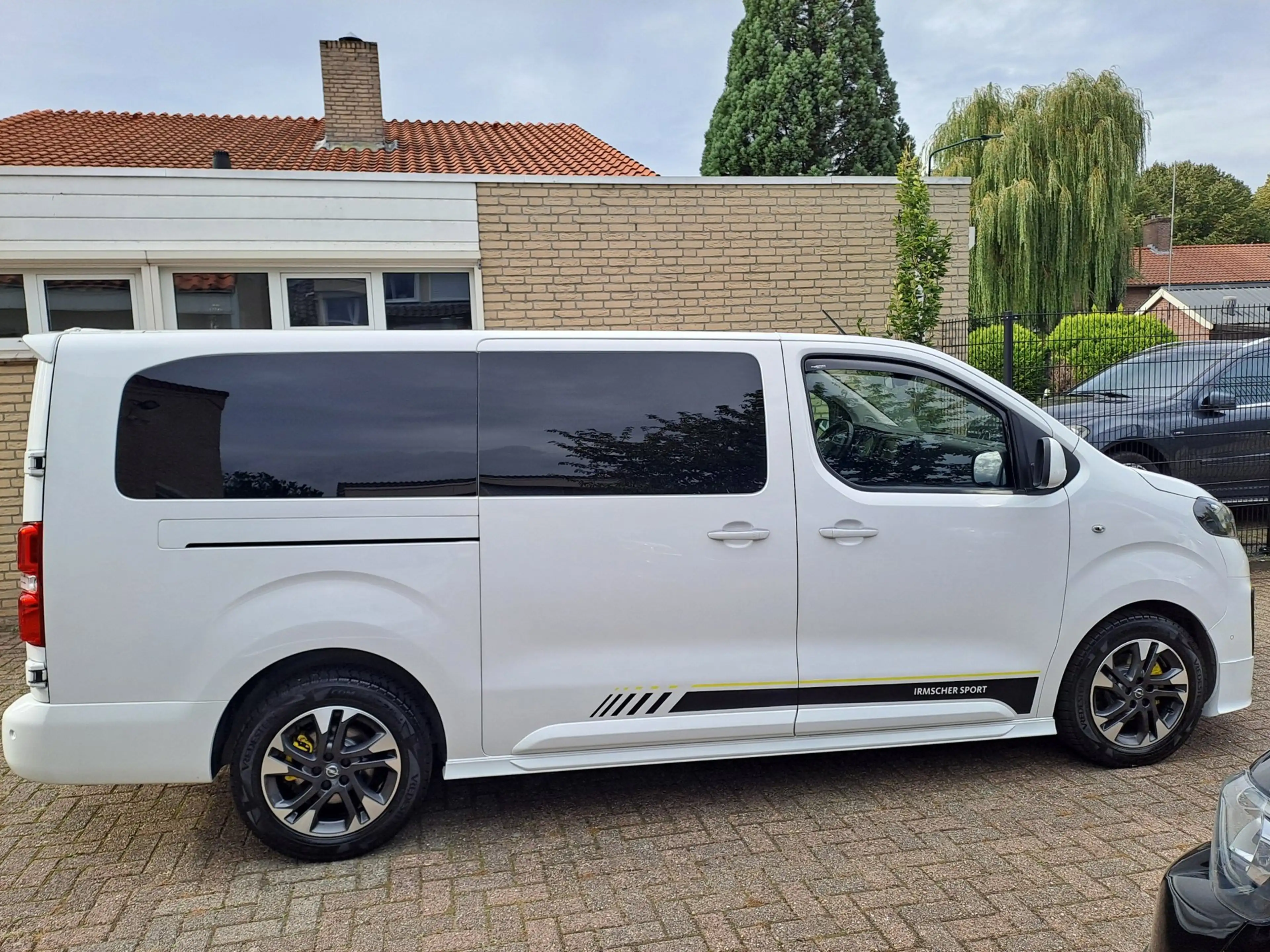 Opel Vivaro 2.0 CDTI L3H1 Irmscher Sport — photo 2