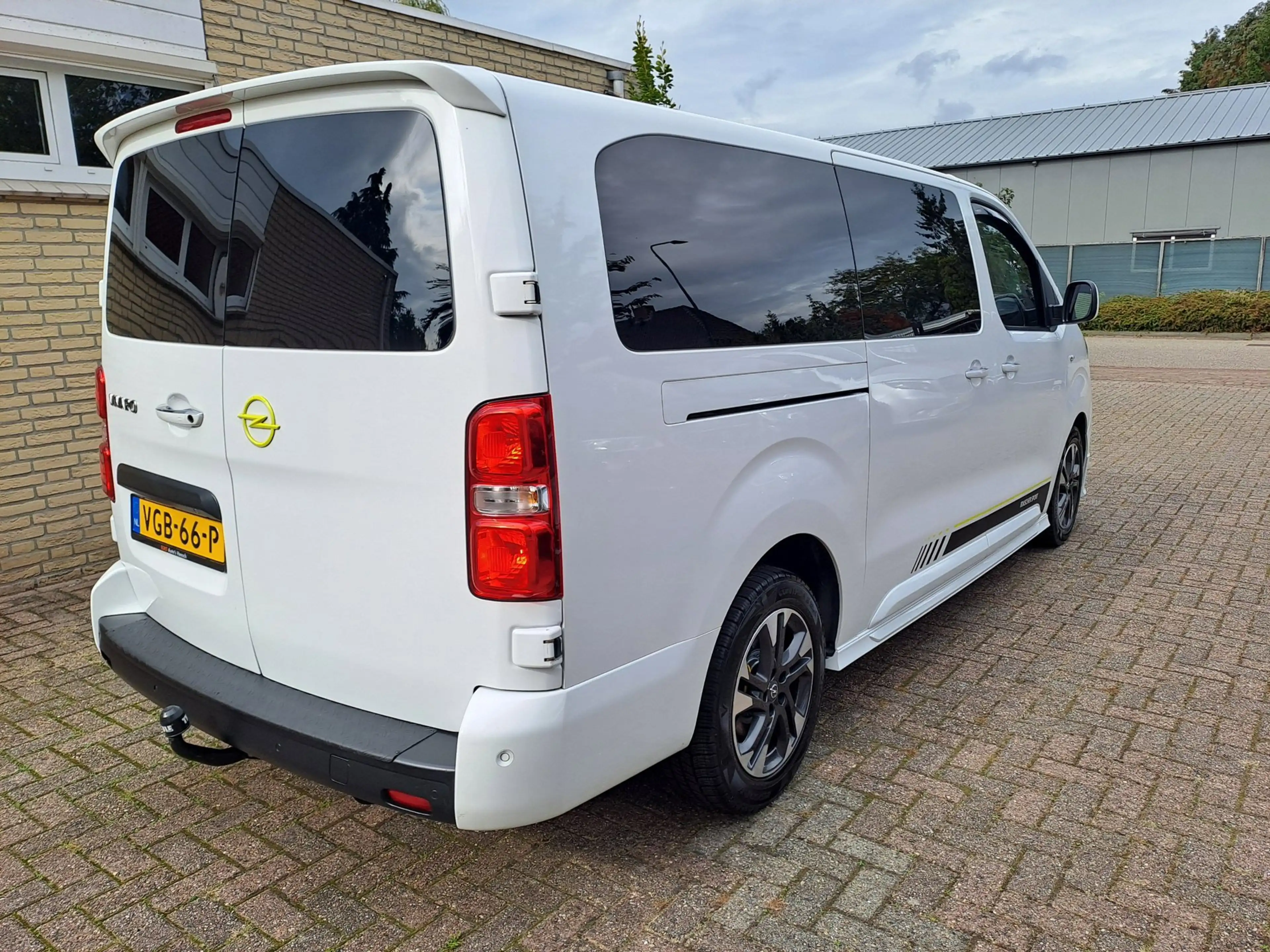 Opel Vivaro 2.0 CDTI L3H1 Irmscher Sport — photo 6