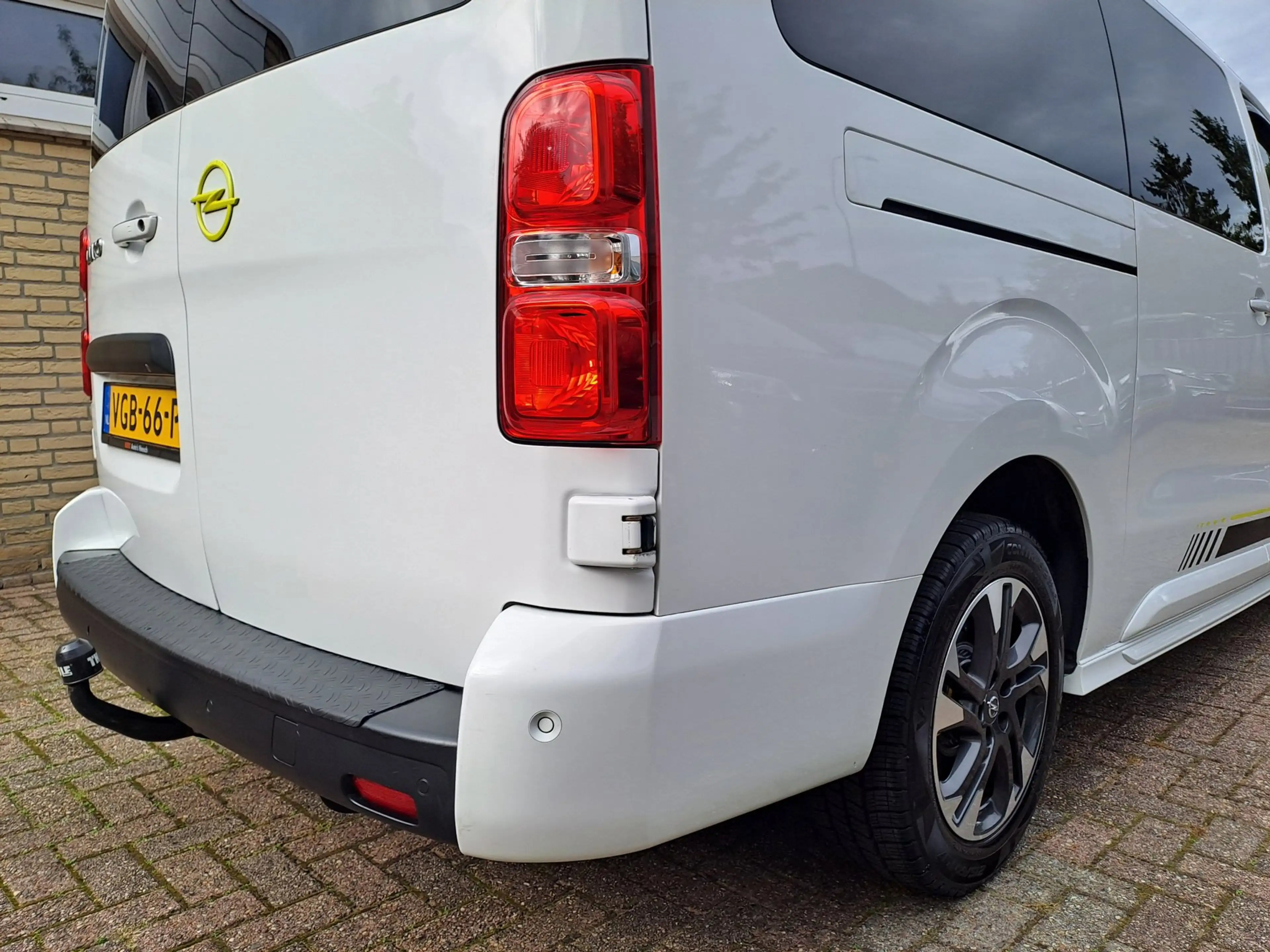 Opel Vivaro 2.0 CDTI L3H1 Irmscher Sport — photo 11