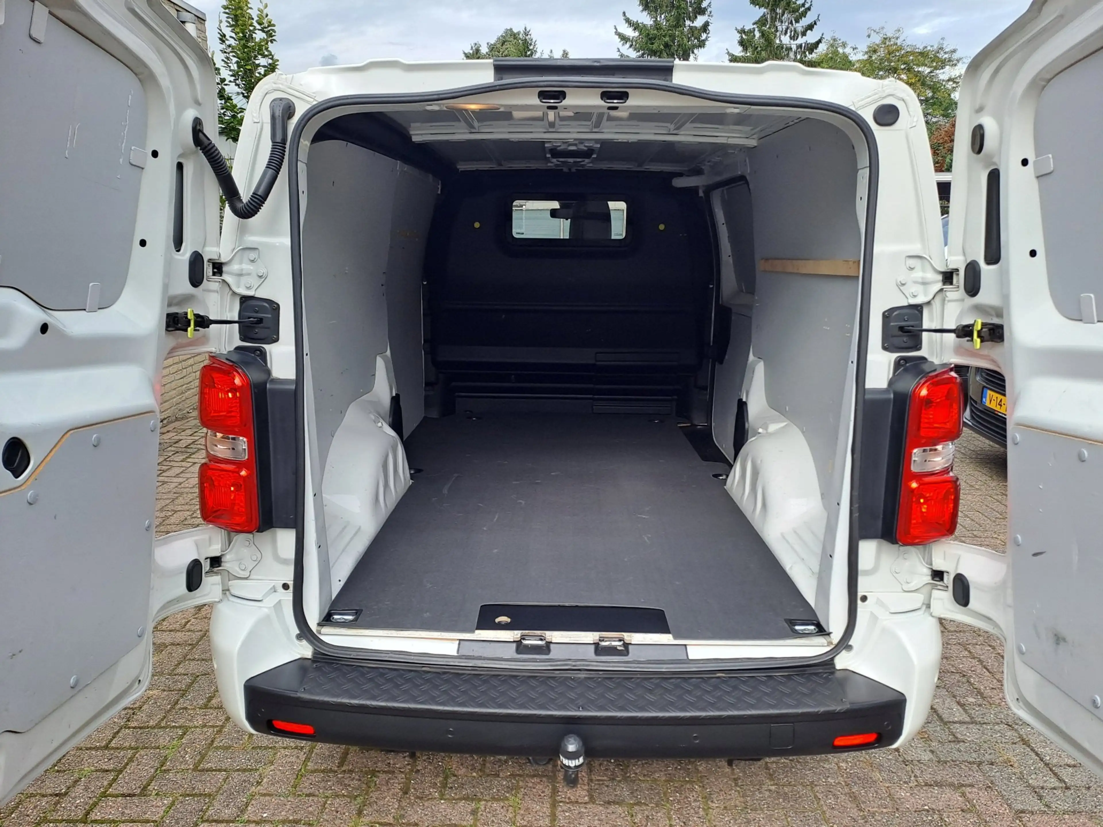 Opel Vivaro 2.0 CDTI L3H1 Irmscher Sport — photo 16