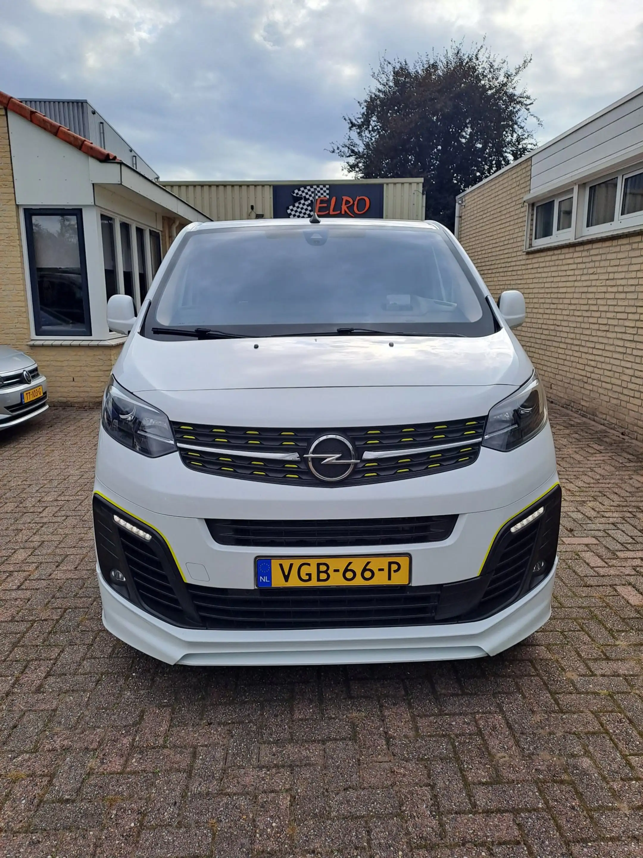 Opel Vivaro 2.0 CDTI L3H1 Irmscher Sport — photo 7