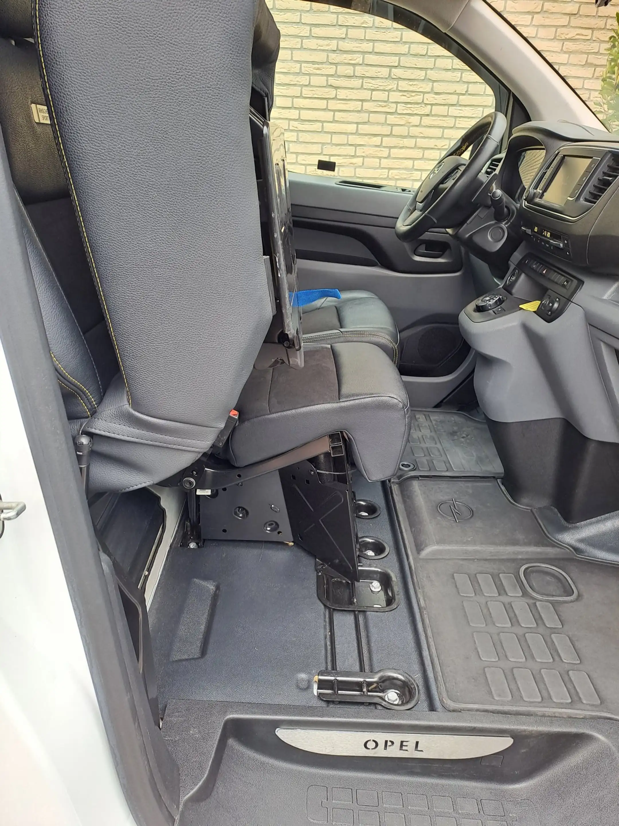 Opel Vivaro 2.0 CDTI L3H1 Irmscher Sport — photo 22