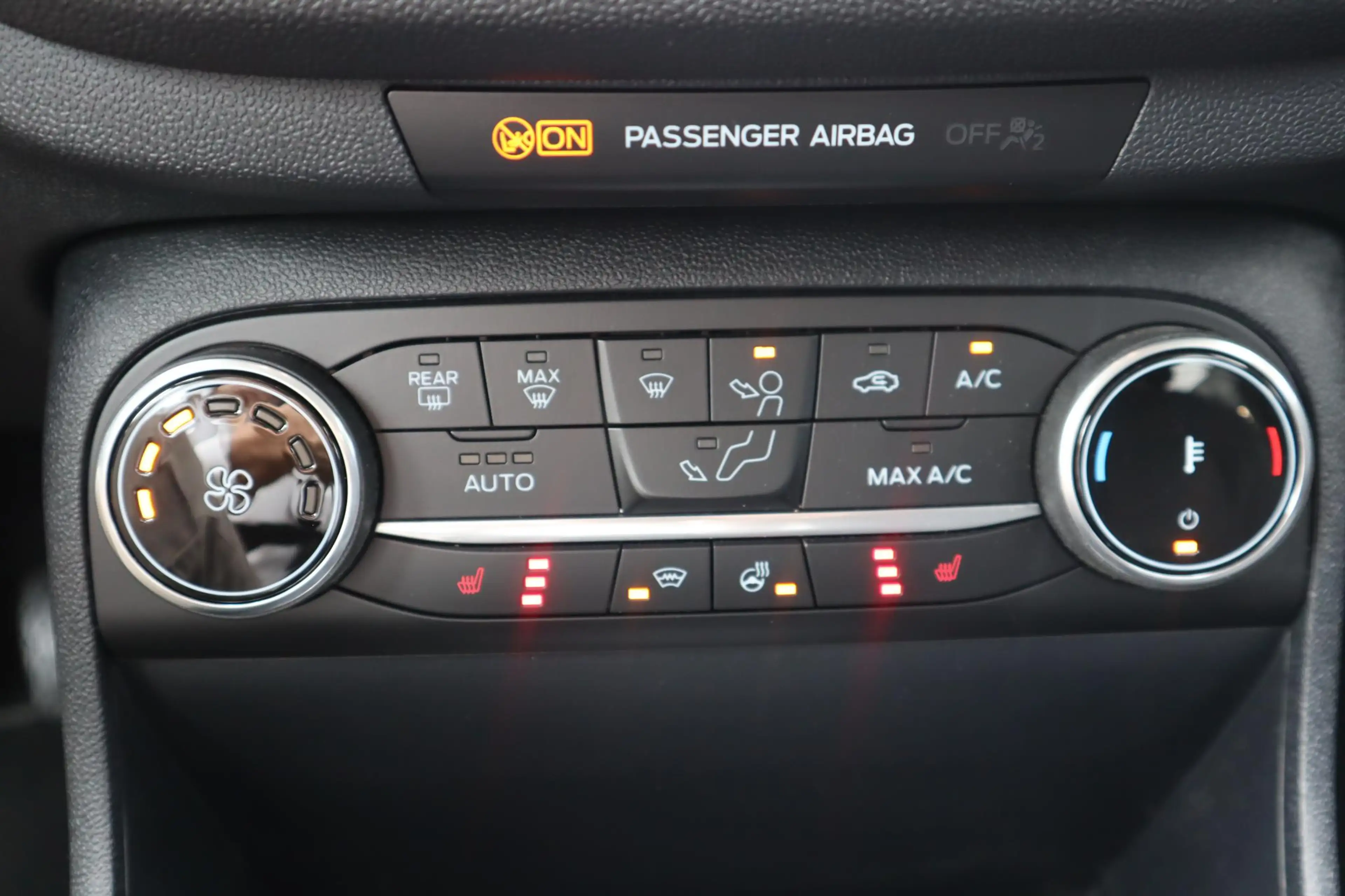 Ford Fiesta TITANIUM-X 5-DEURS WINTERPACK KEYLESS APPLE/ANDROI — photo 27