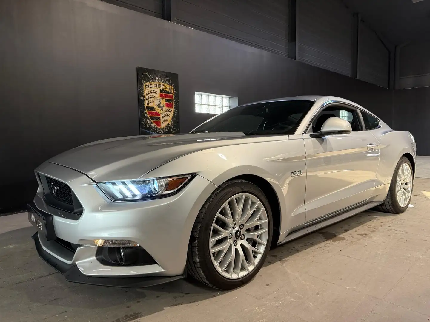 Ford Mustang Mustang Fastback V8 5.0 421 GT A Plateado - 1