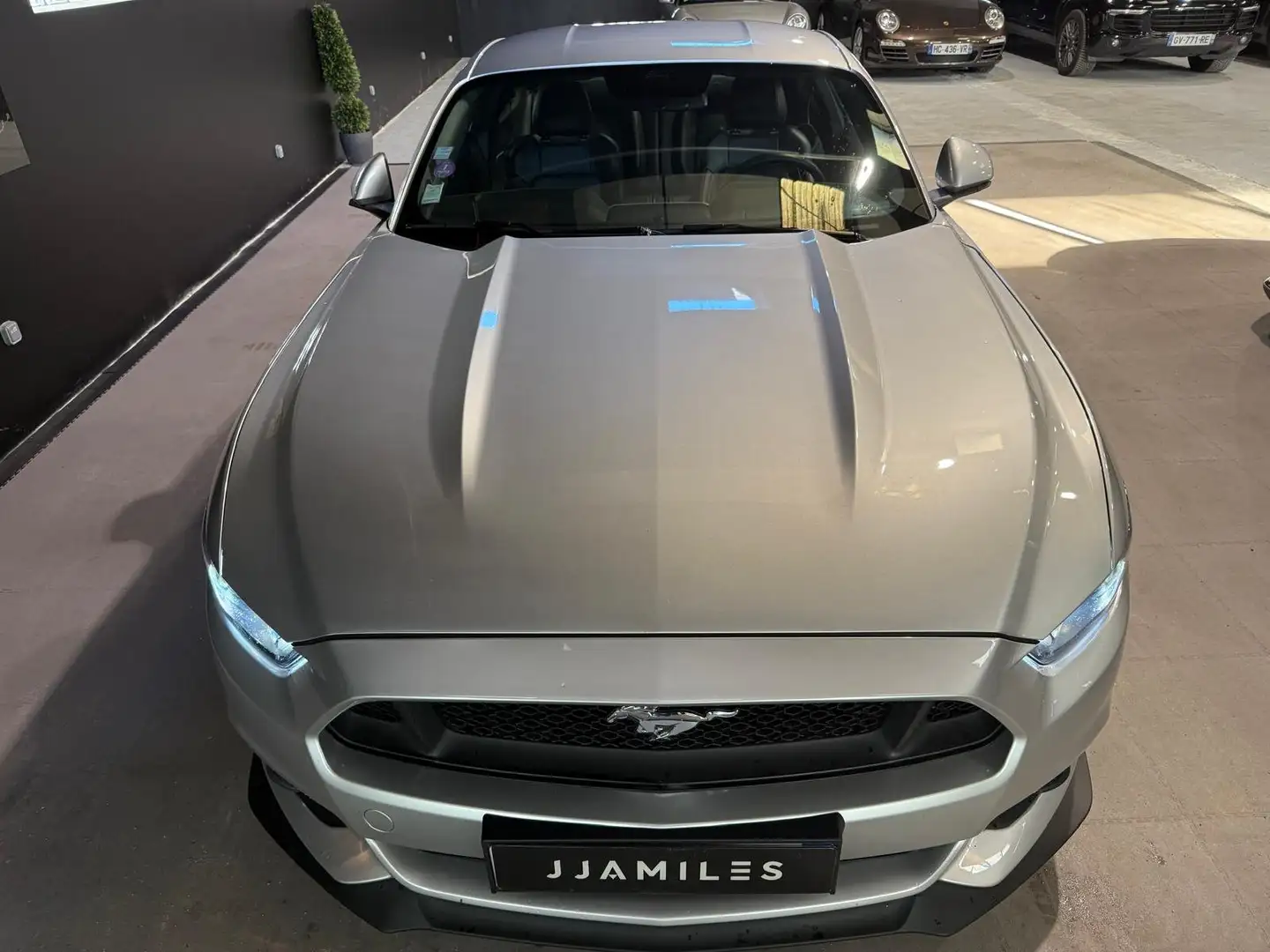 Ford Mustang Mustang Fastback V8 5.0 421 GT A Plateado - 2