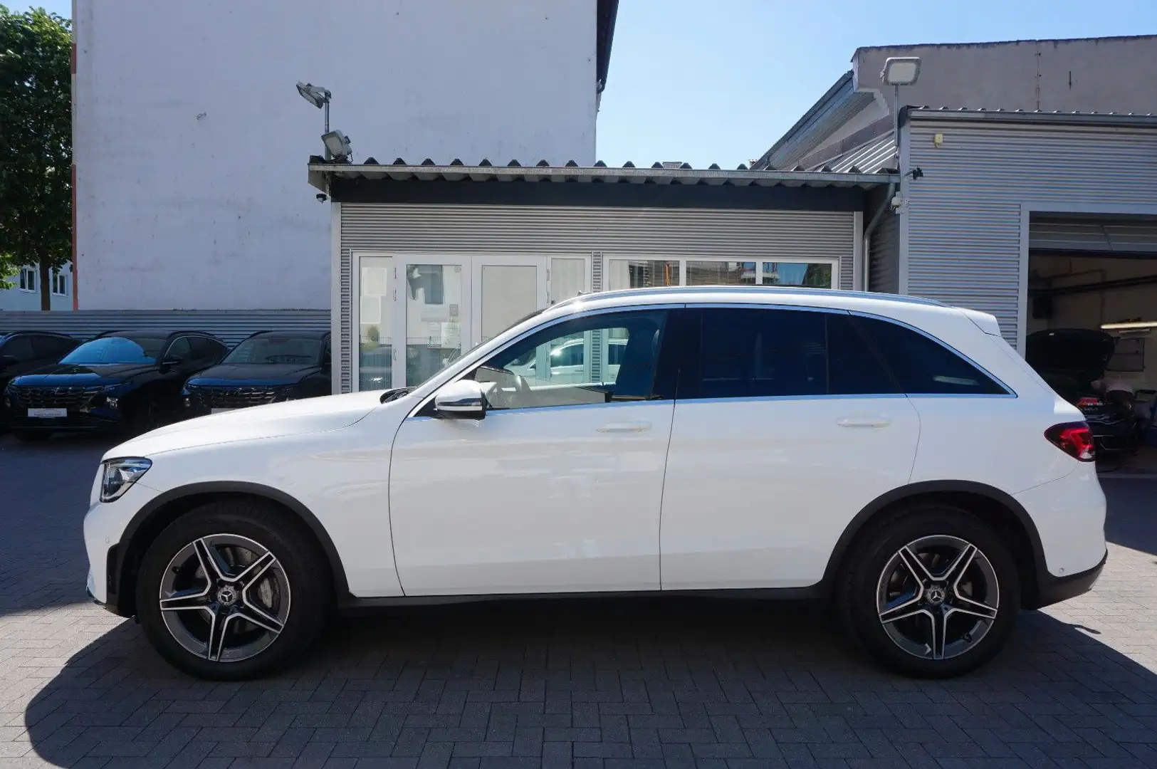 Mercedes-Benz GLC 400 d 4Matic AMG Pano HPLED AHK Distr Burmest Blanc - 2