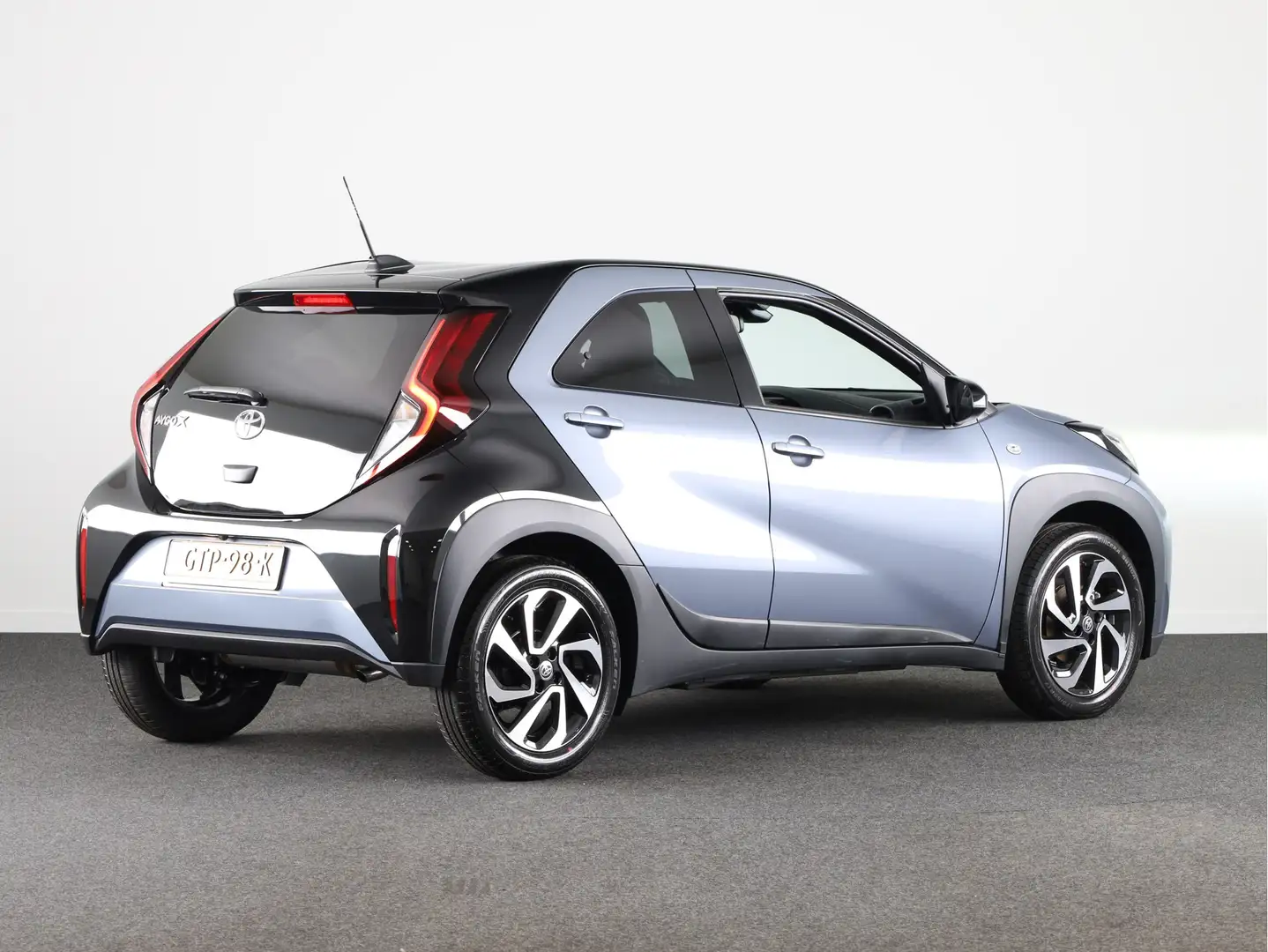 Toyota Aygo X 1.0 VVT-i MT Pulse *DEMO* | Camera | Climate Contr Grijs - 2