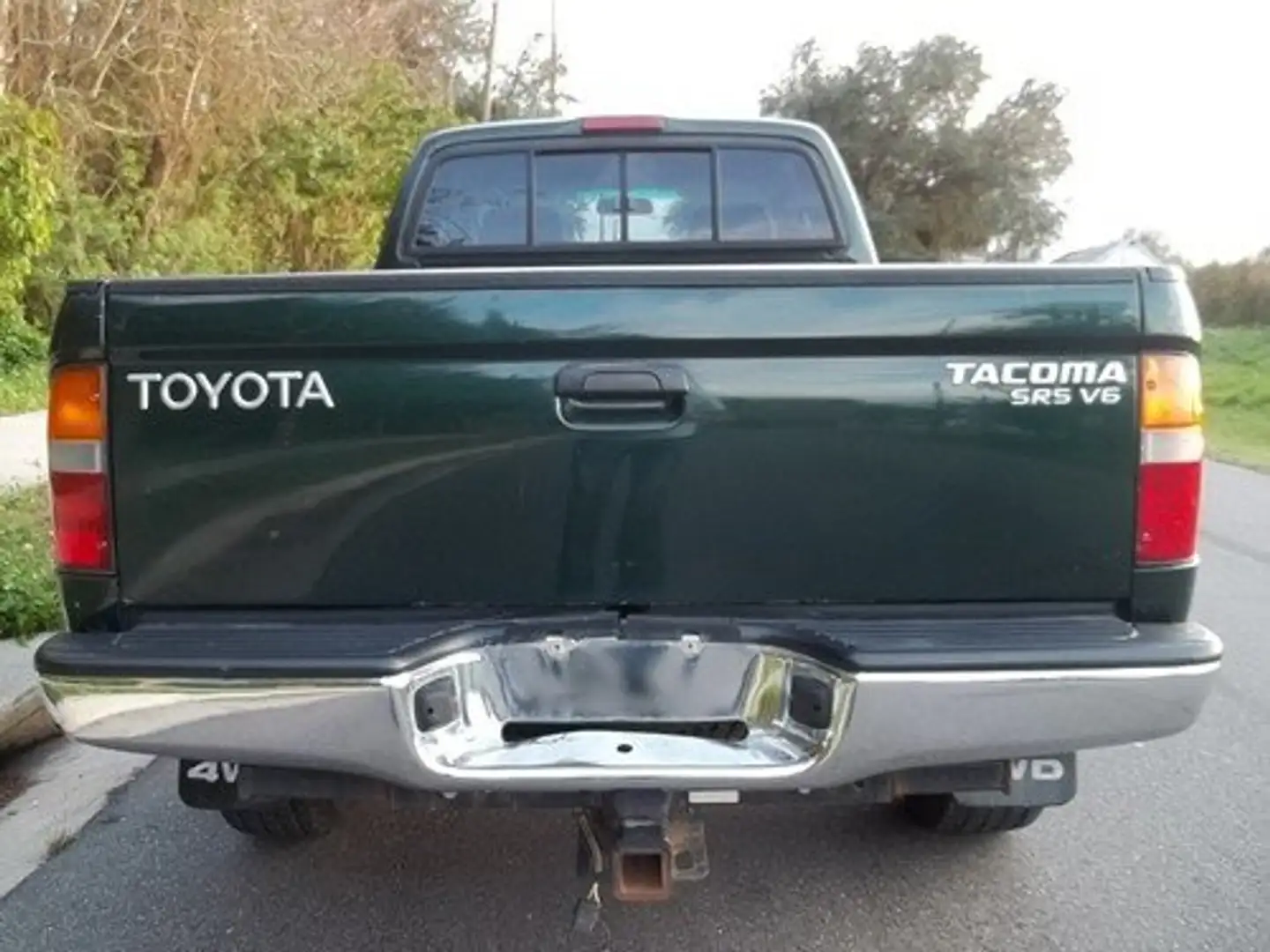 Toyota Tacoma zelena - 2