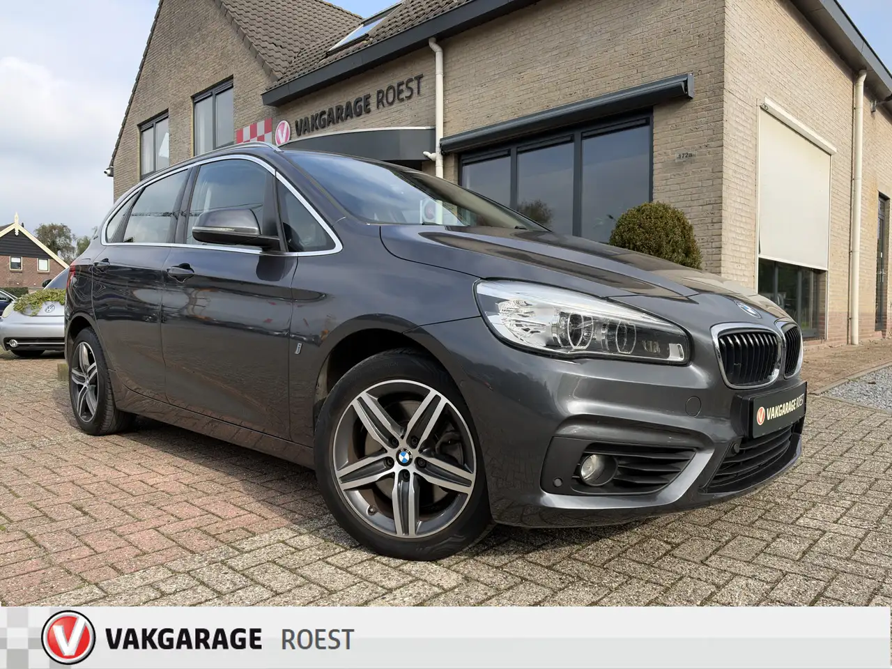 BMW 225
