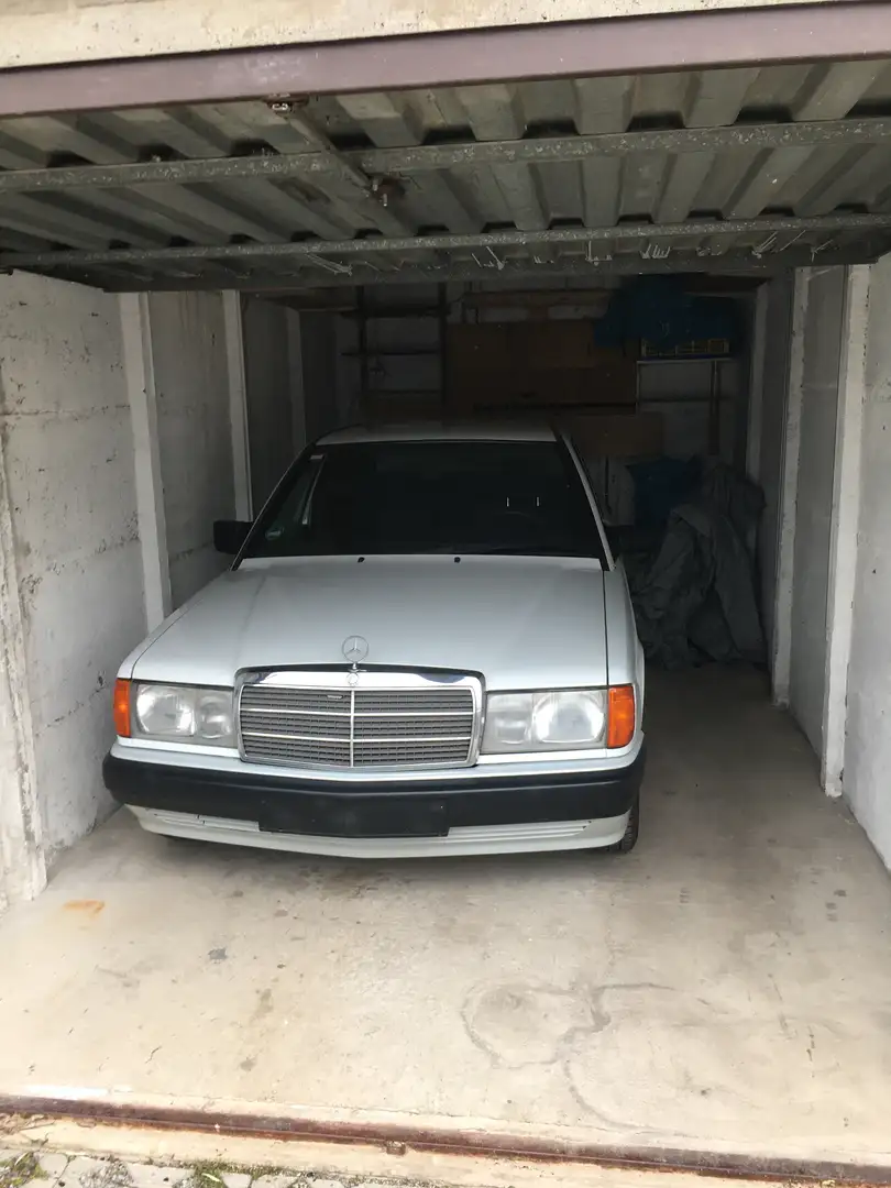 Mercedes-Benz 190 E - 1
