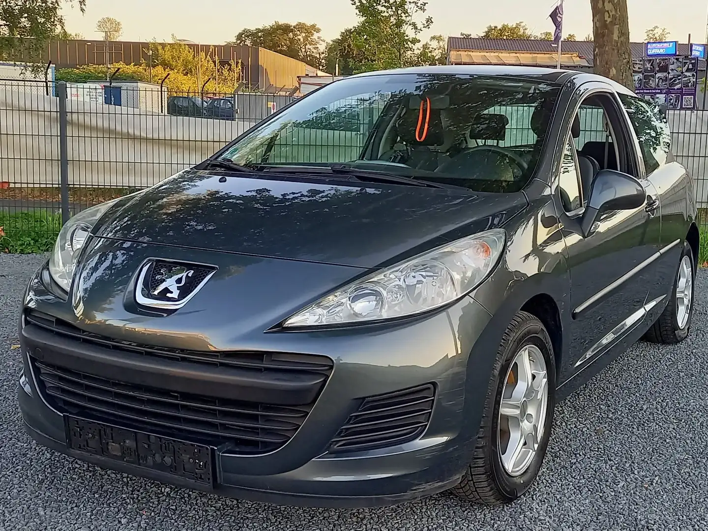 Peugeot 207 TÜV NEU Grau - 1