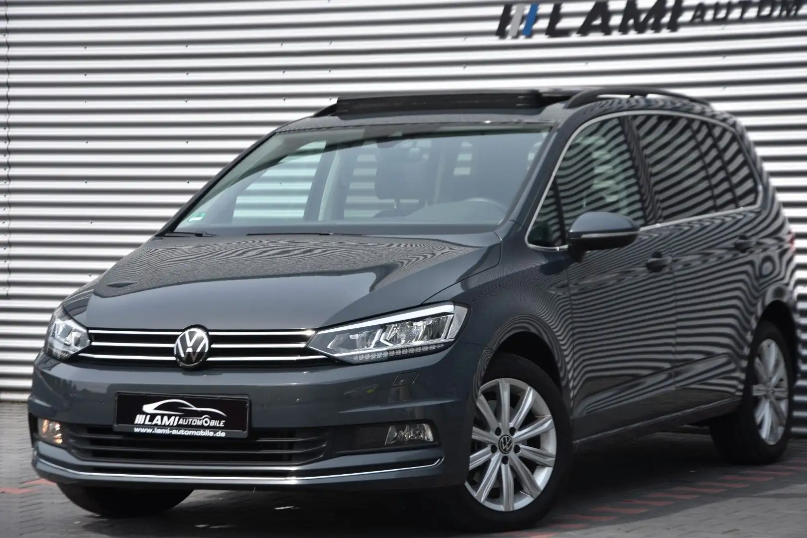 Volkswagen Touran Highline 1.5TSI DSG PANO VIRTUAL 7SITZE Grau - 1