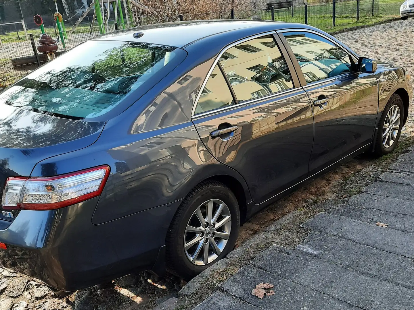 Toyota Camry Hybrid Gris - 1