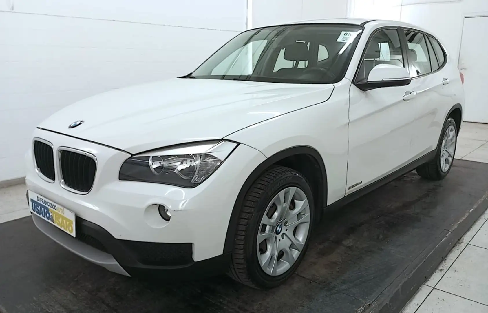 BMW X1 E84 -  sdrive18d my12 Blanc - 1