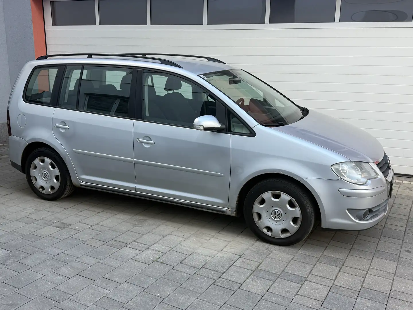Volkswagen Touran Trendline Grau - 2