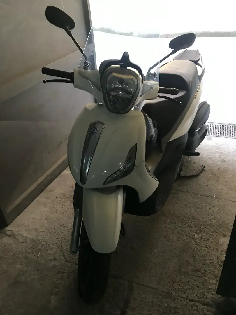 Piaggio Beverly 350 Sport Touring Wit - 1
