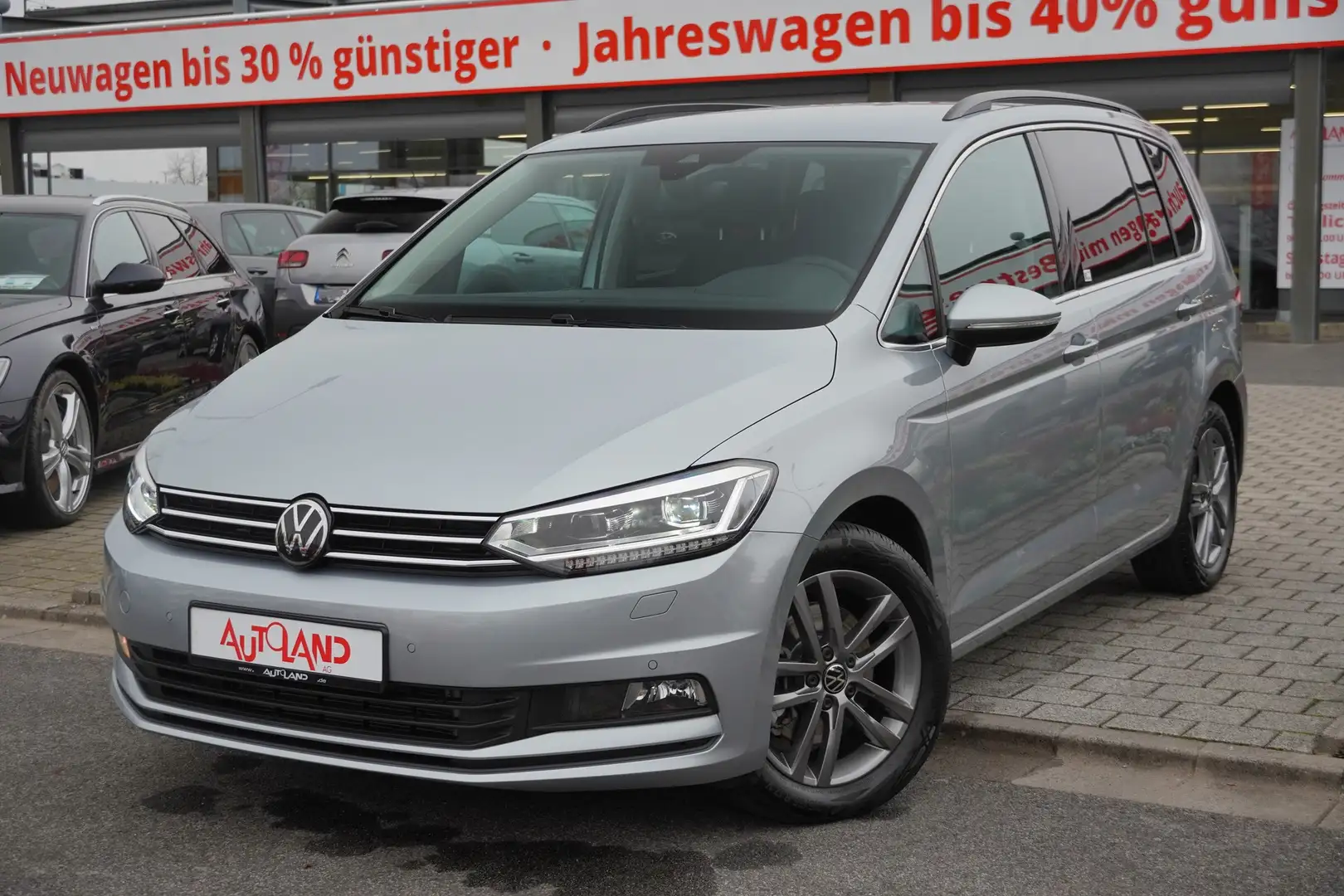 Volkswagen Touran 1.5 TSI DSG LED ACC DAB 7-Sitzer Keyless Silber - 2