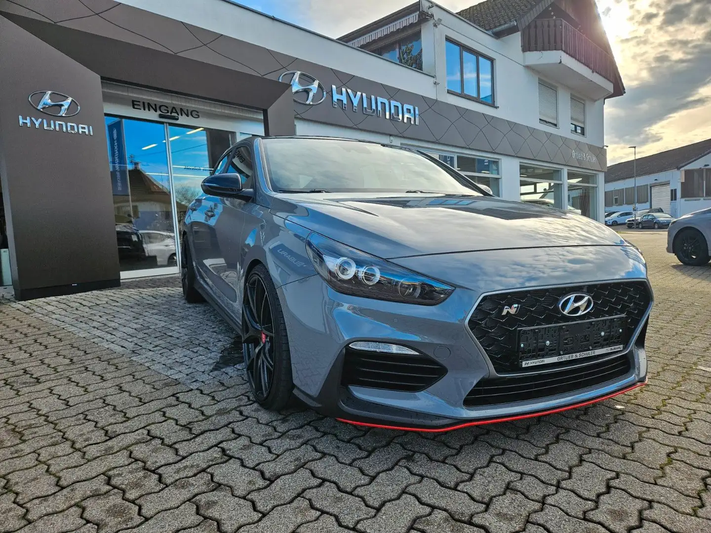 Hyundai i30 Fastback N Komfort-P + Glasdach + Navi Grijs - 1