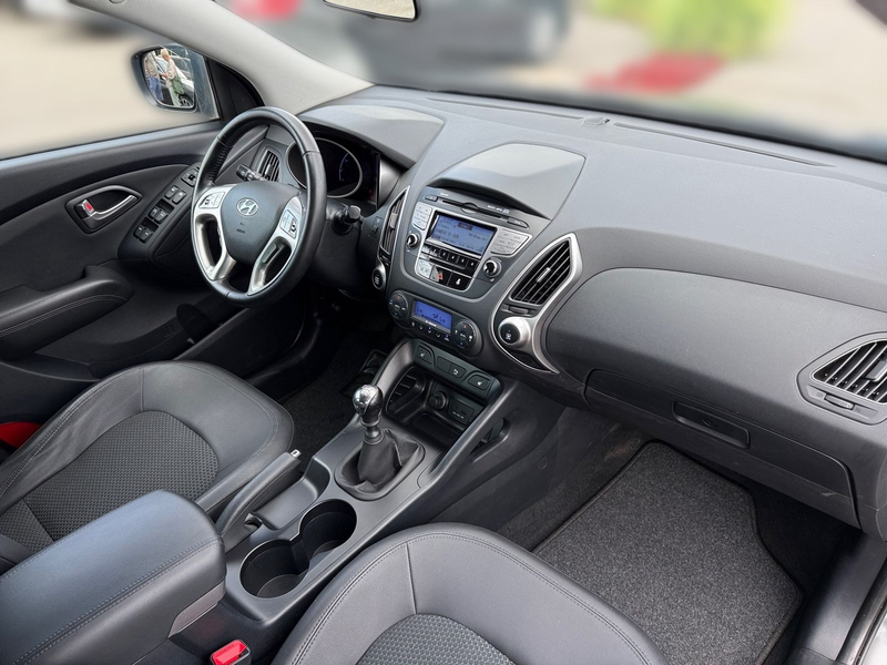 Hyundai iX35 1.6i Klimaaut. Tempomat PDC 4x Sitzheizung — photo 14