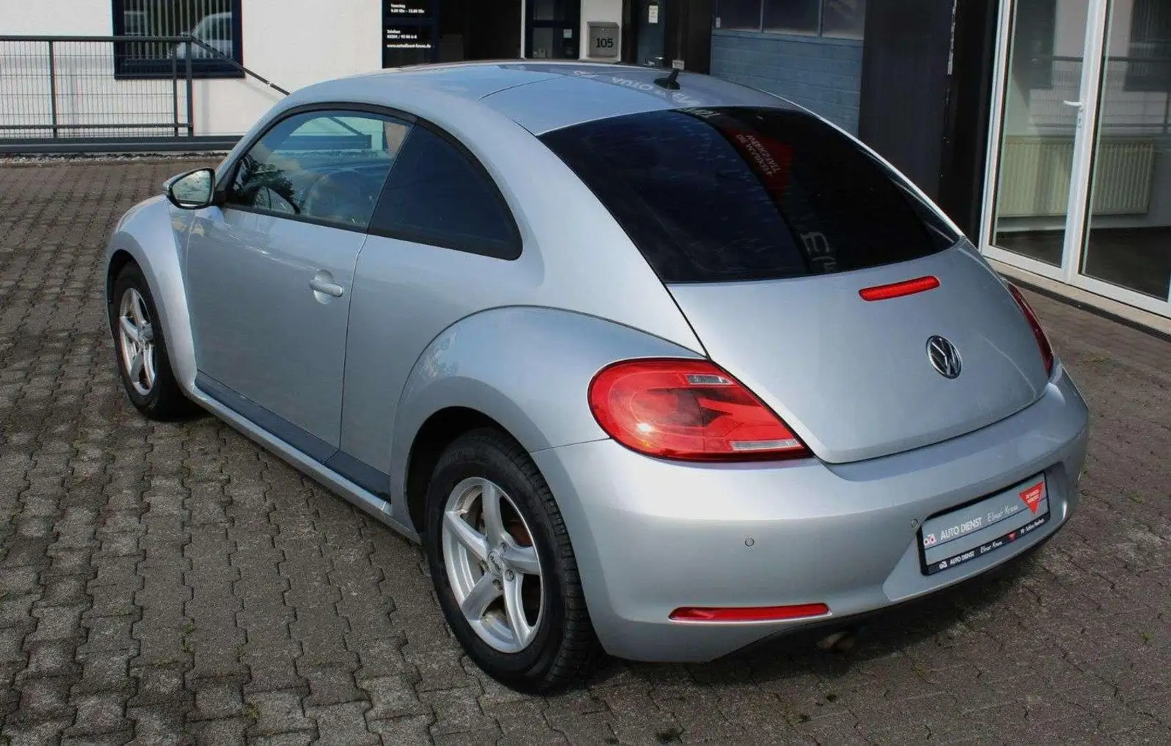 Volkswagen Beetle Lim. Basis, 1,2 TSI 77KW/105PS Silber - 2