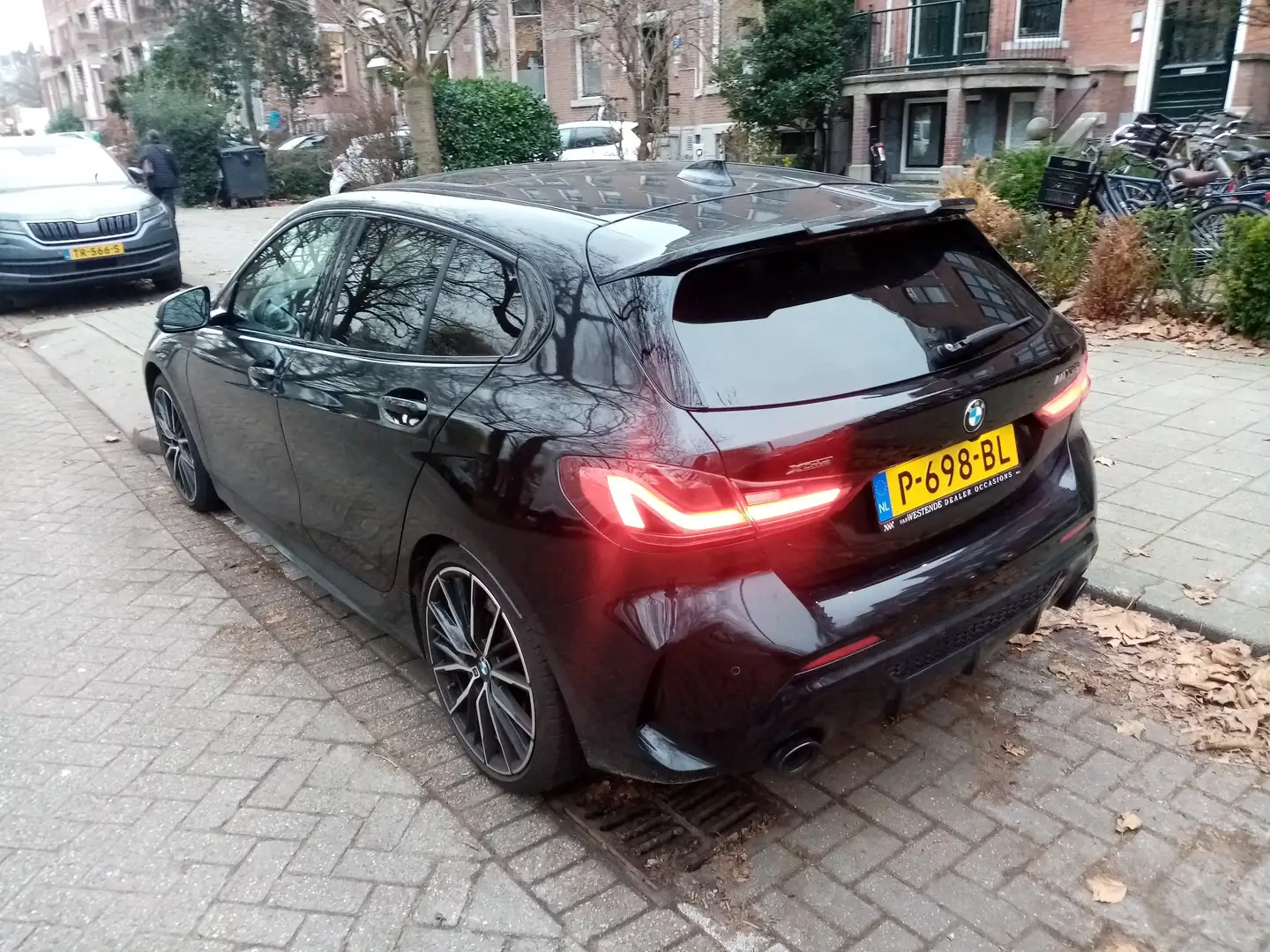 BMW 135 M 135i xDrive. High Exec 52000km camera headup Zwart - 1