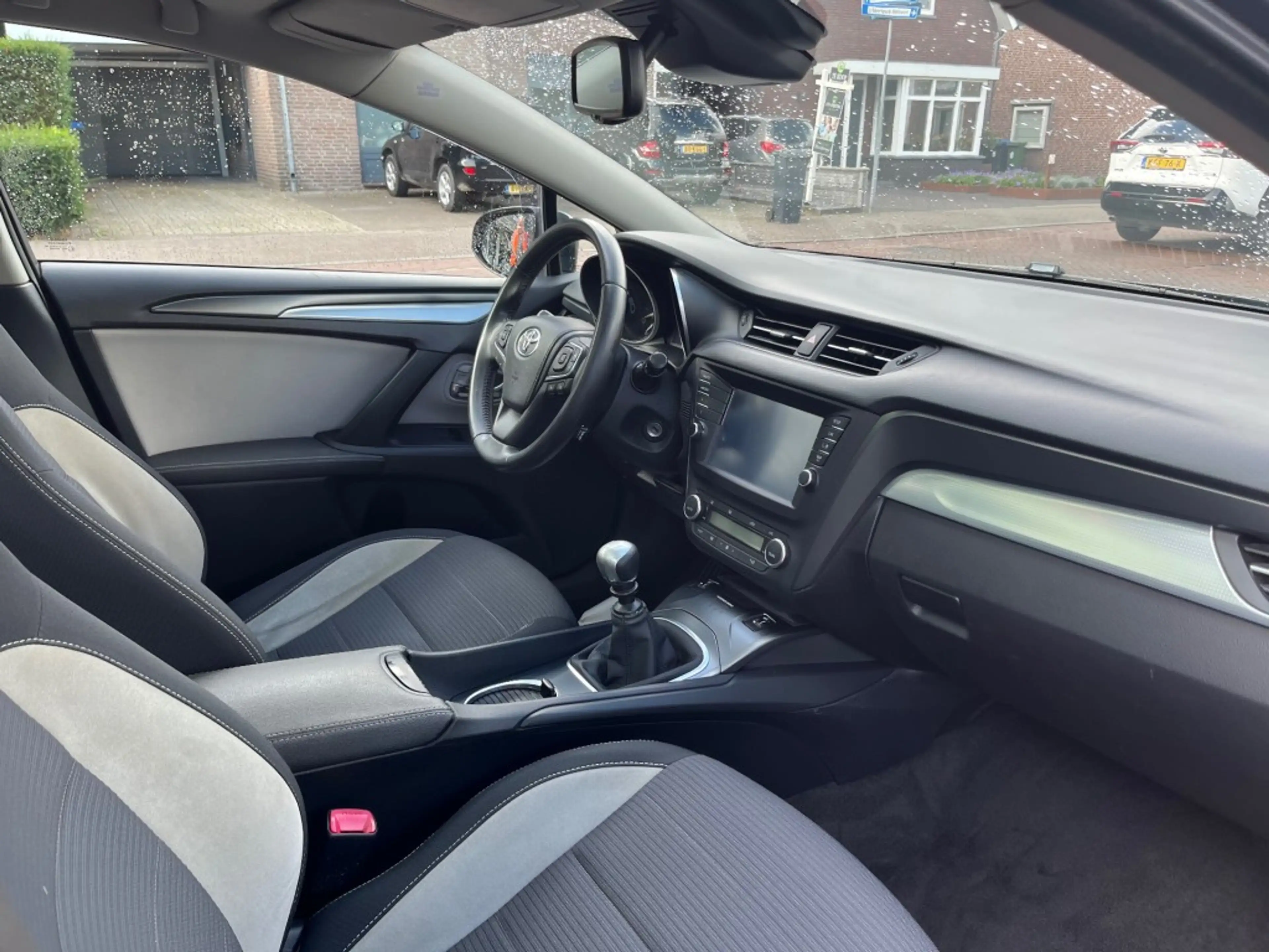 Toyota Avensis TOURING SPORTS 1.8 VVT-I 147PK EXECUTIVE — photo 2