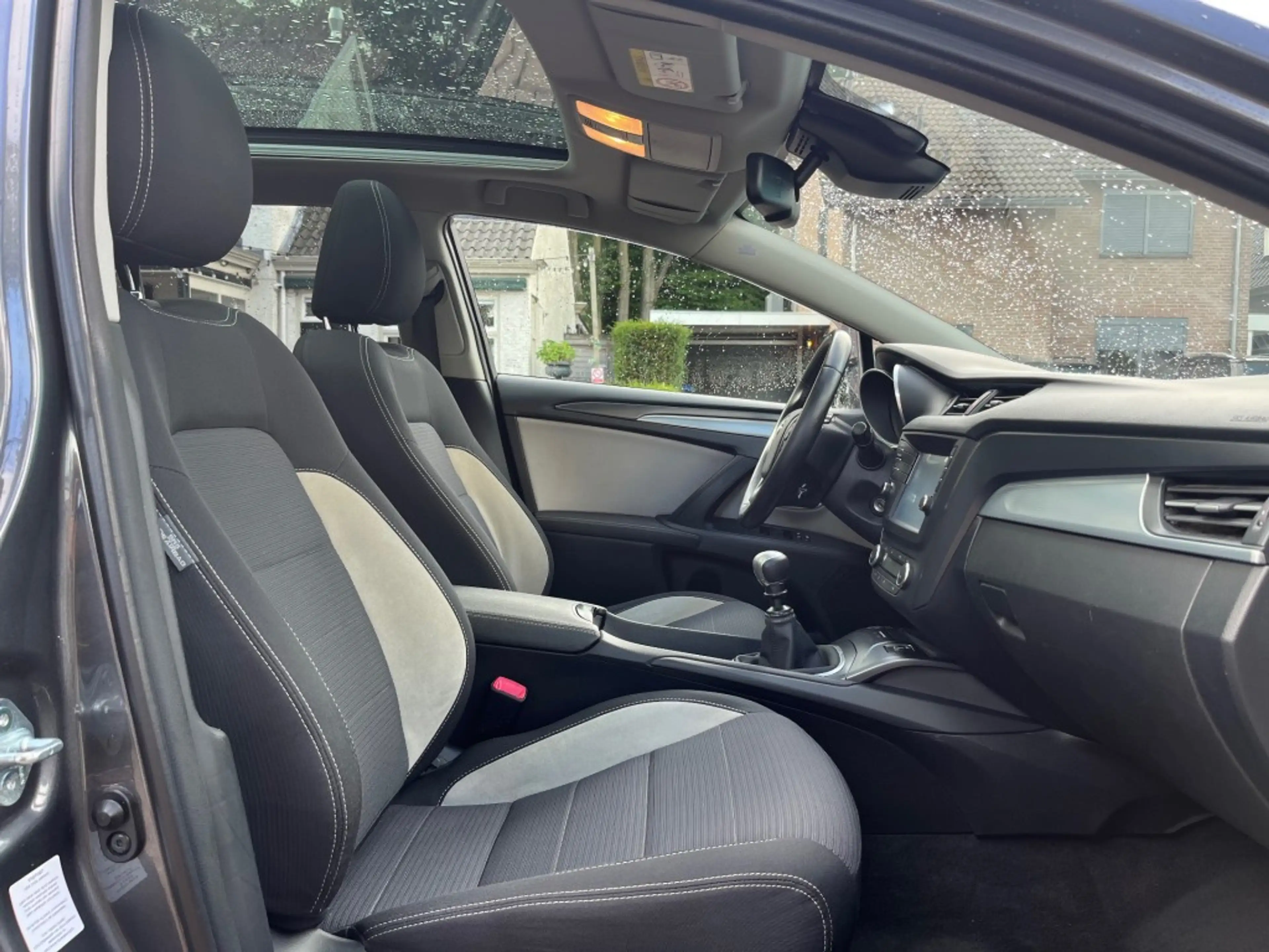 Toyota Avensis TOURING SPORTS 1.8 VVT-I 147PK EXECUTIVE — photo 7