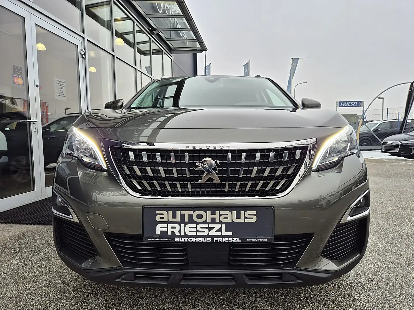 Peugeot 3008 1,5 BlueHDi 130 S&S EAT8 Active Aut. Grau - 2