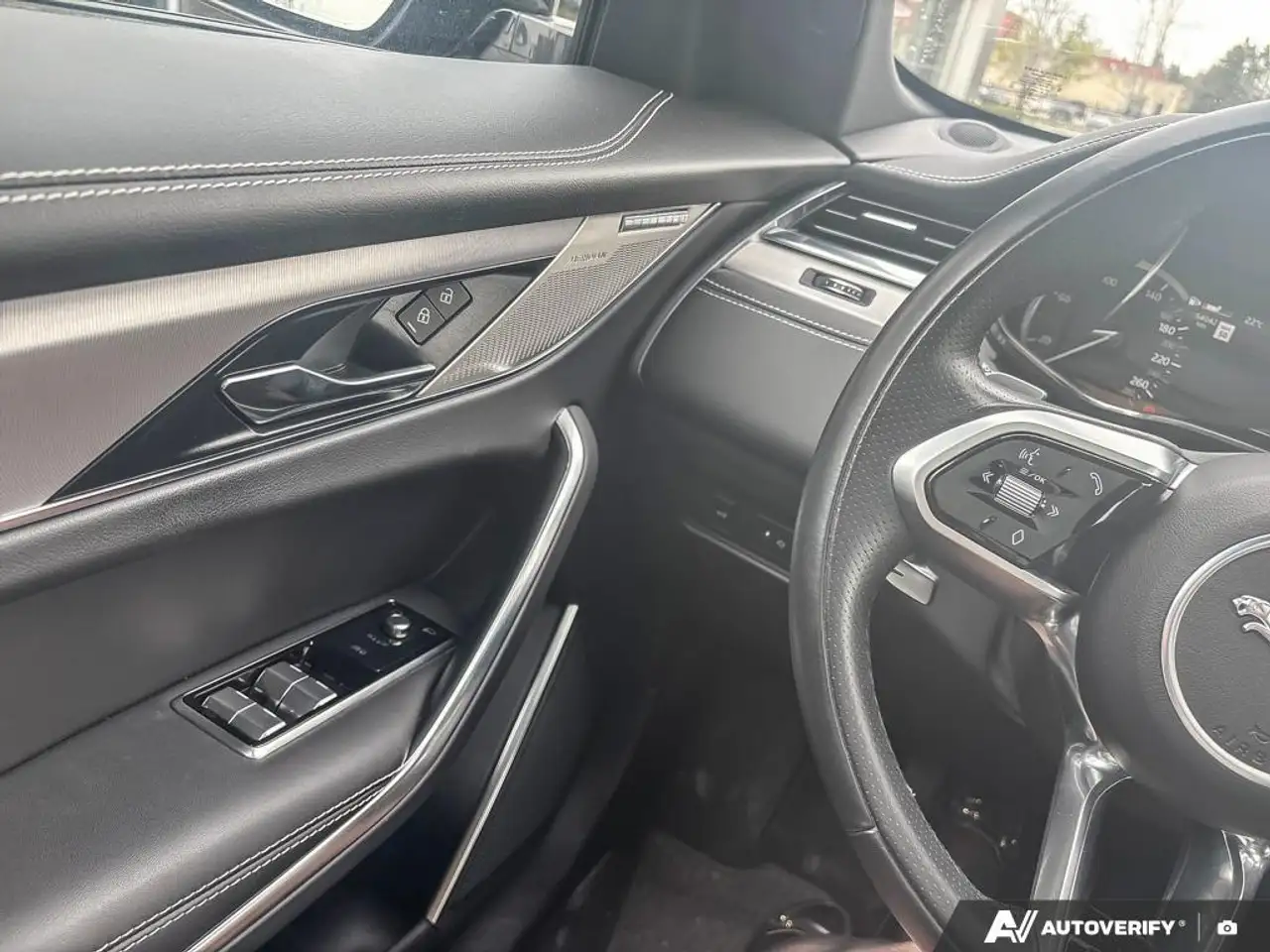 Jaguar F-Pace снимка Jaguar F-Pace
