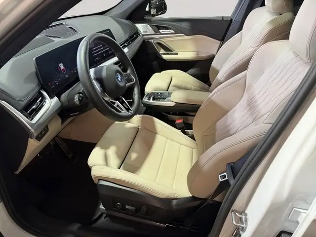 BMW Ix1 view 9