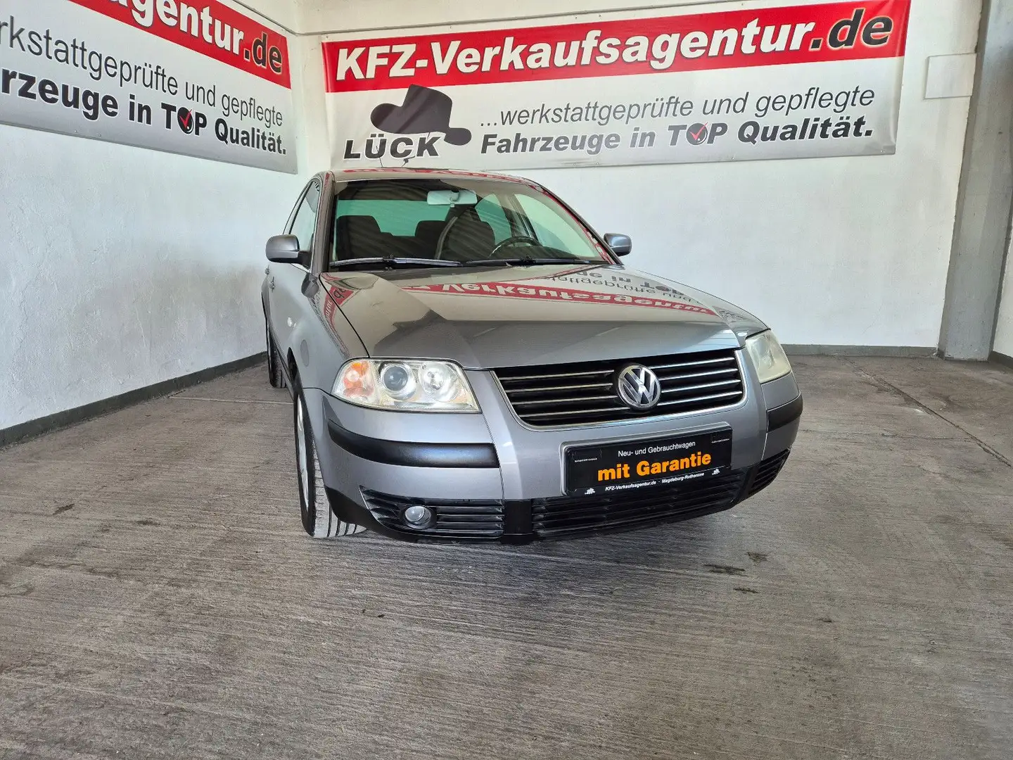 Volkswagen Passat Lim. Comfortline Family, inkl. Garantie Gris - 1