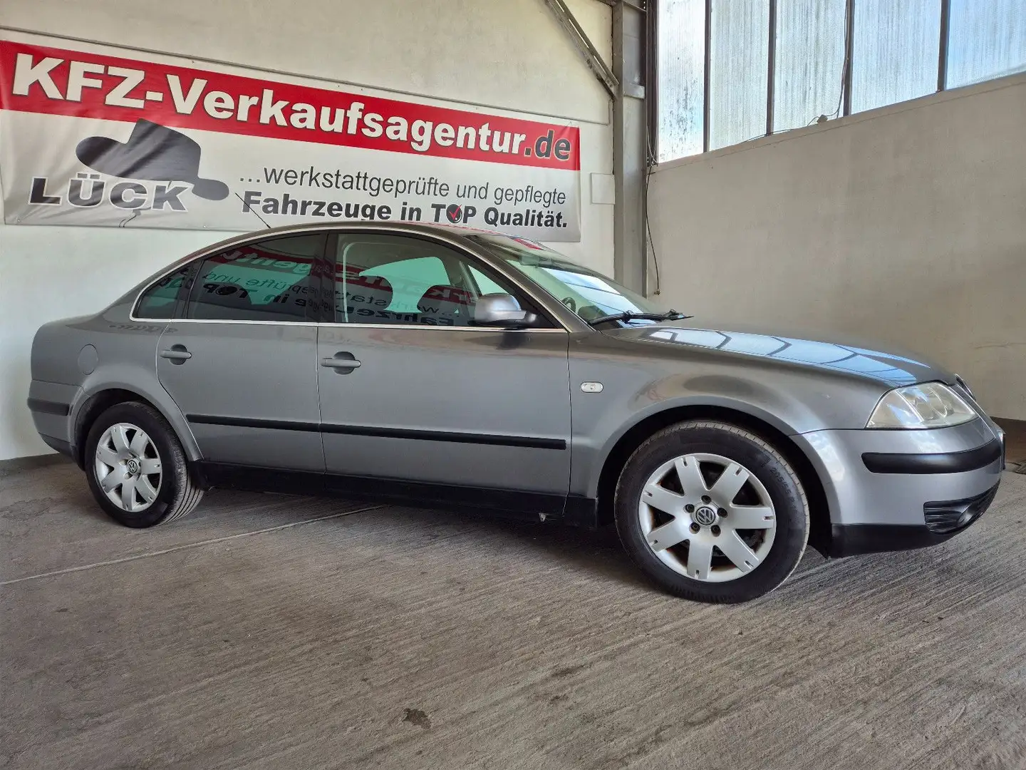 Volkswagen Passat Lim. Comfortline Family, inkl. Garantie Gris - 2