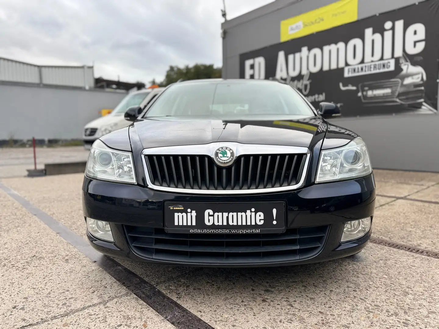 Skoda Octavia 1.6 TDI MIT GARANTIE! *SCHEKHEFTGEPFLEGT!* Schwarz - 2