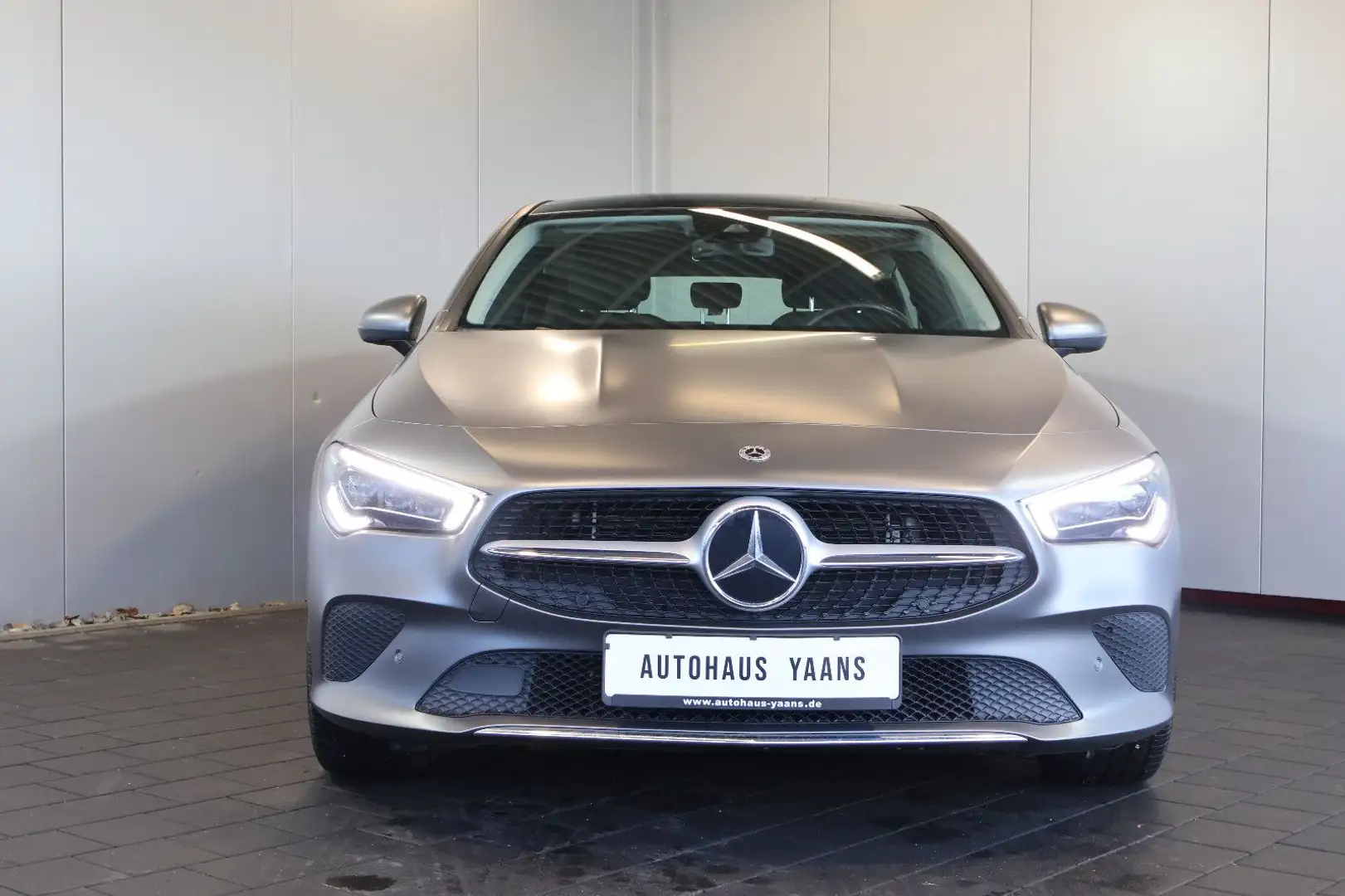 Mercedes-Benz CLA 250 e SB Progressive MULTIBEAM+DESIGNO+PANO Gris - 2