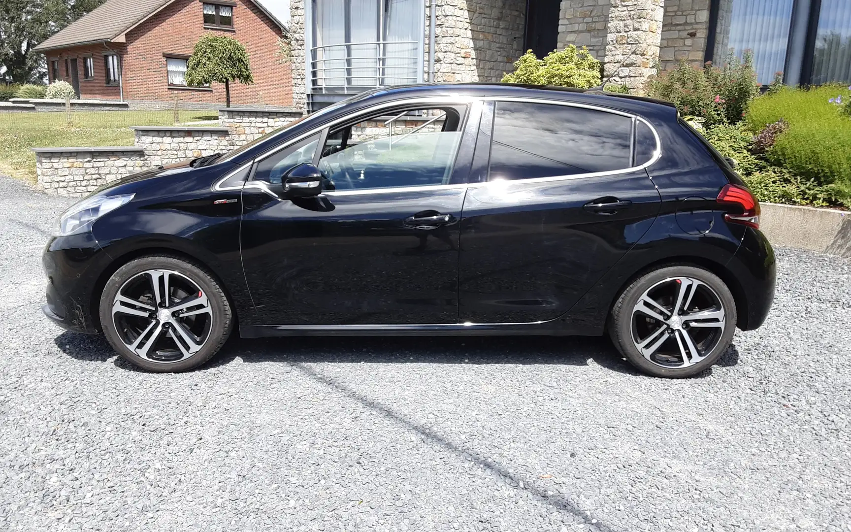 Peugeot 208 GT LINE Zwart - 2